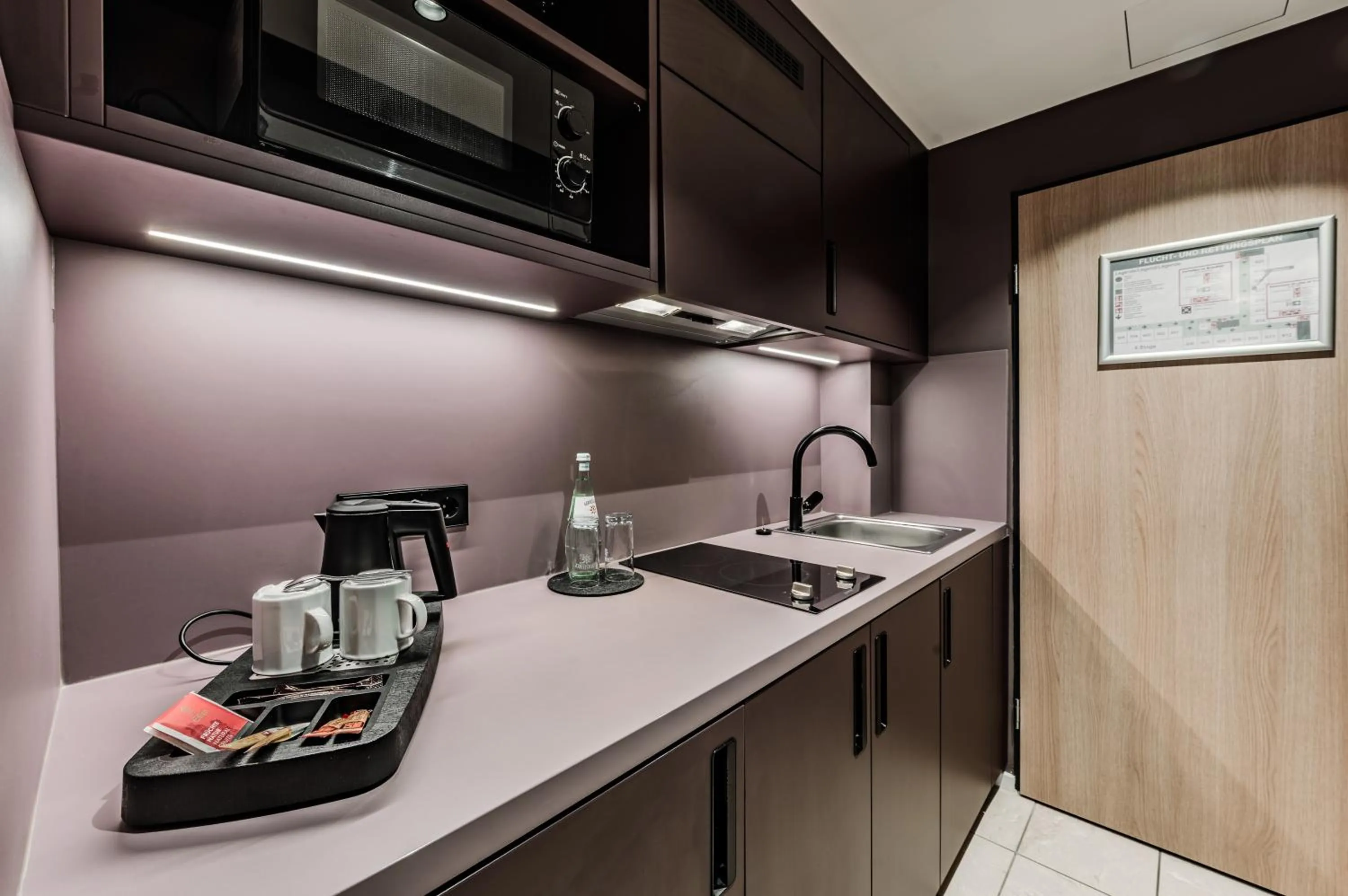 Kitchen or kitchenette in Apartment-Hotel Hamburg Mitte