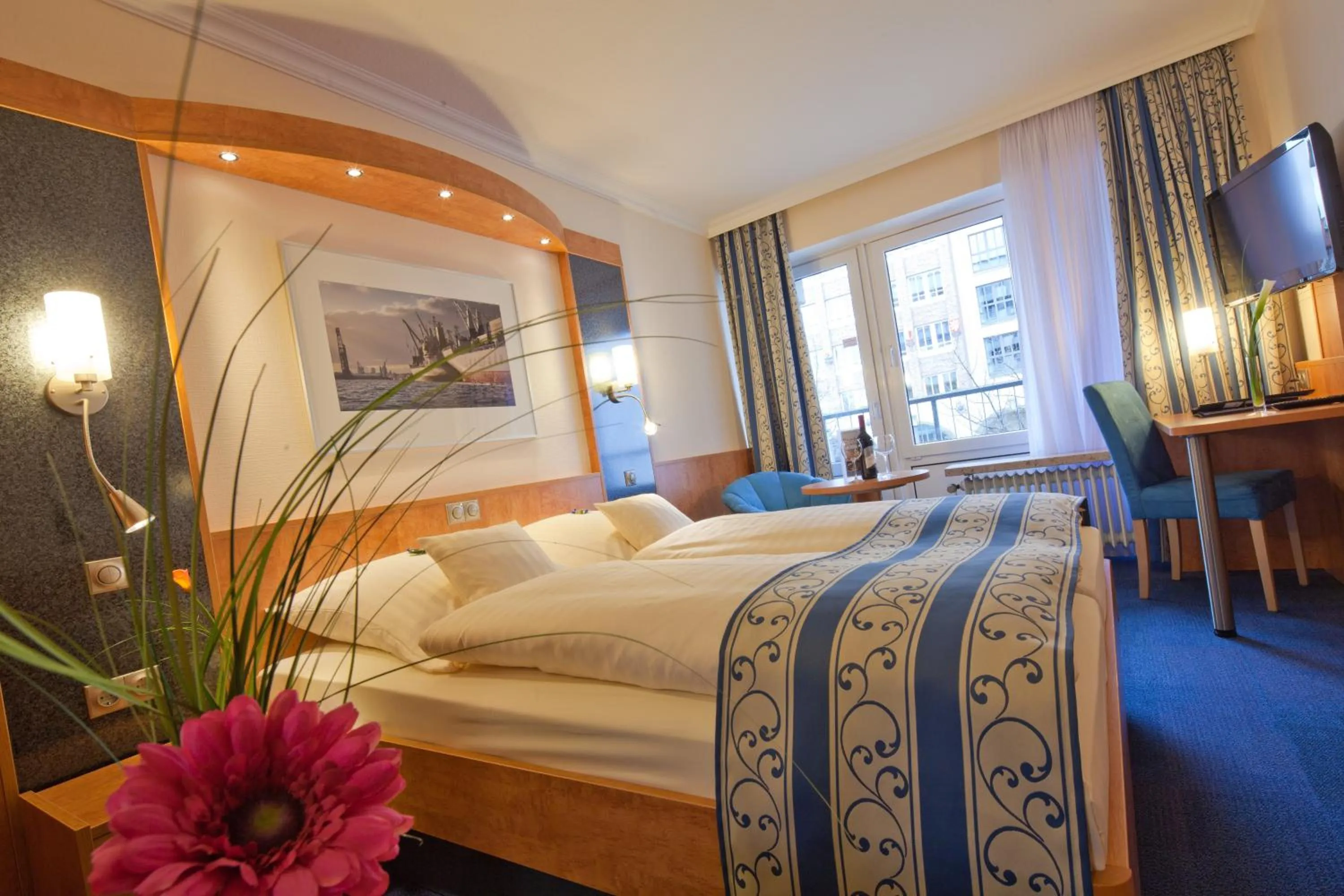 Photo of the whole room, Bed in Apartment-Hotel Hamburg Mitte