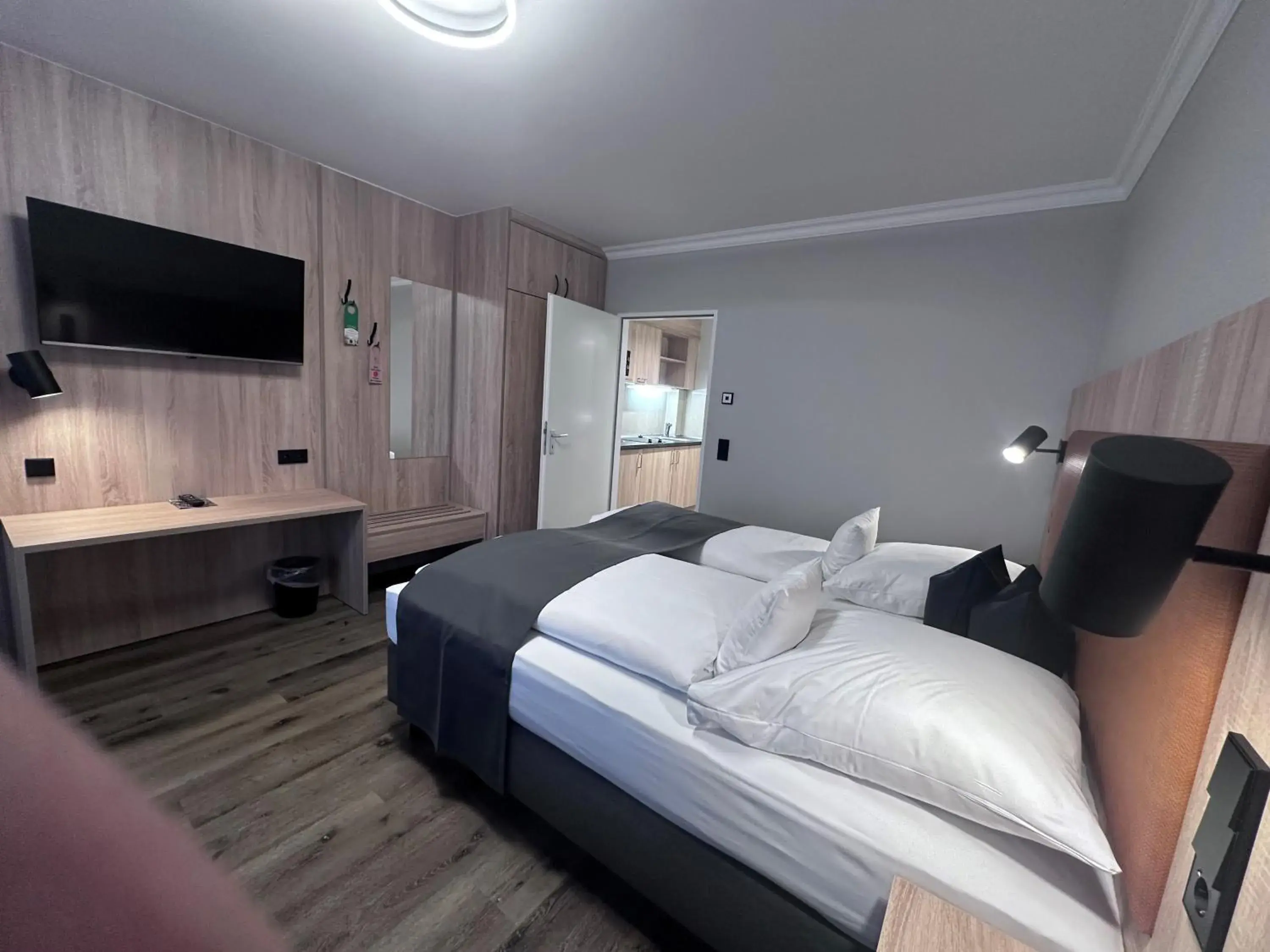 TV and multimedia, Bed in Apartment-Hotel Hamburg Mitte TV and multimedia, Bed in Apartment-Hotel Hamburg Mitte