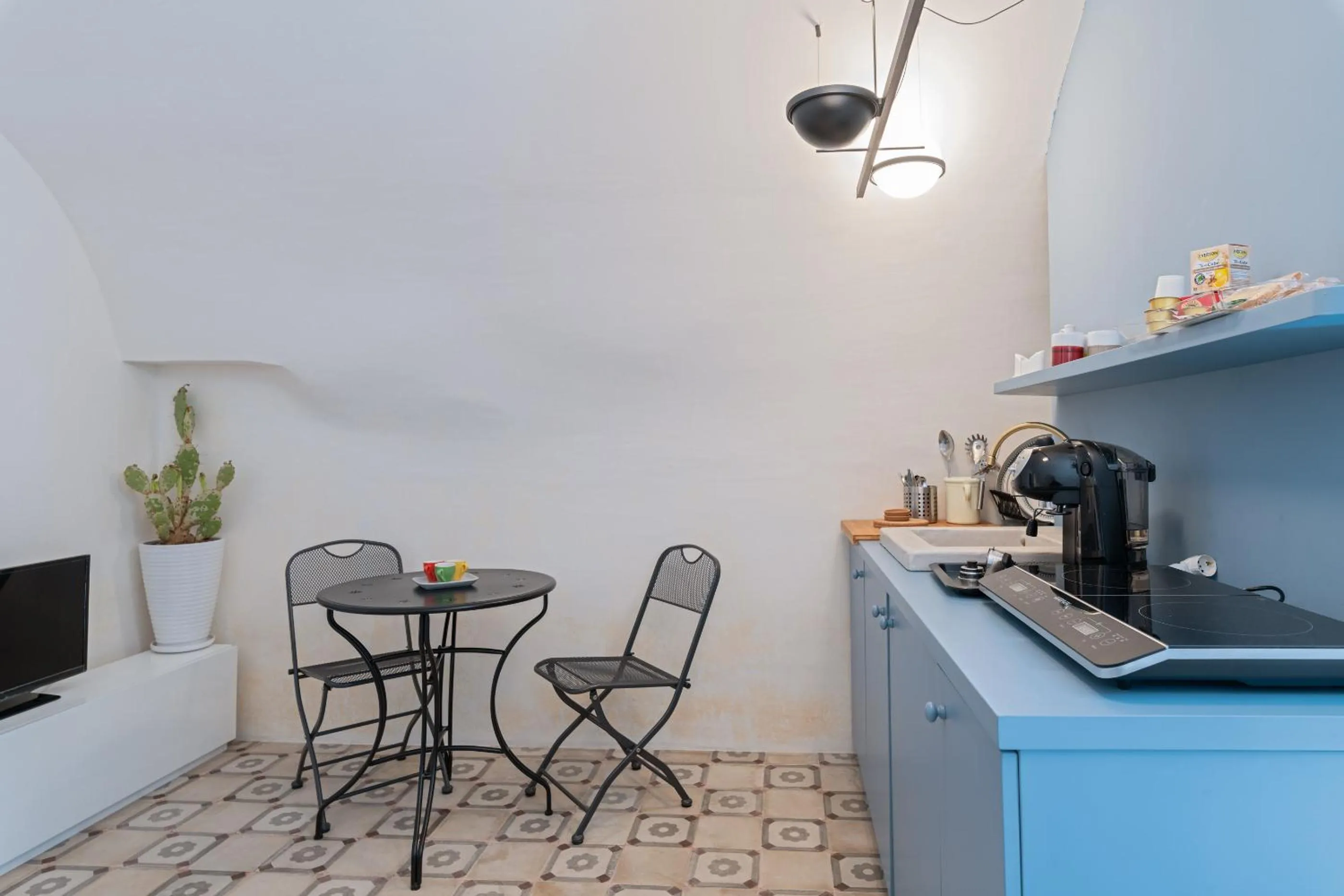 One-Bedroom Apartment in Corso Mazzini White Houses