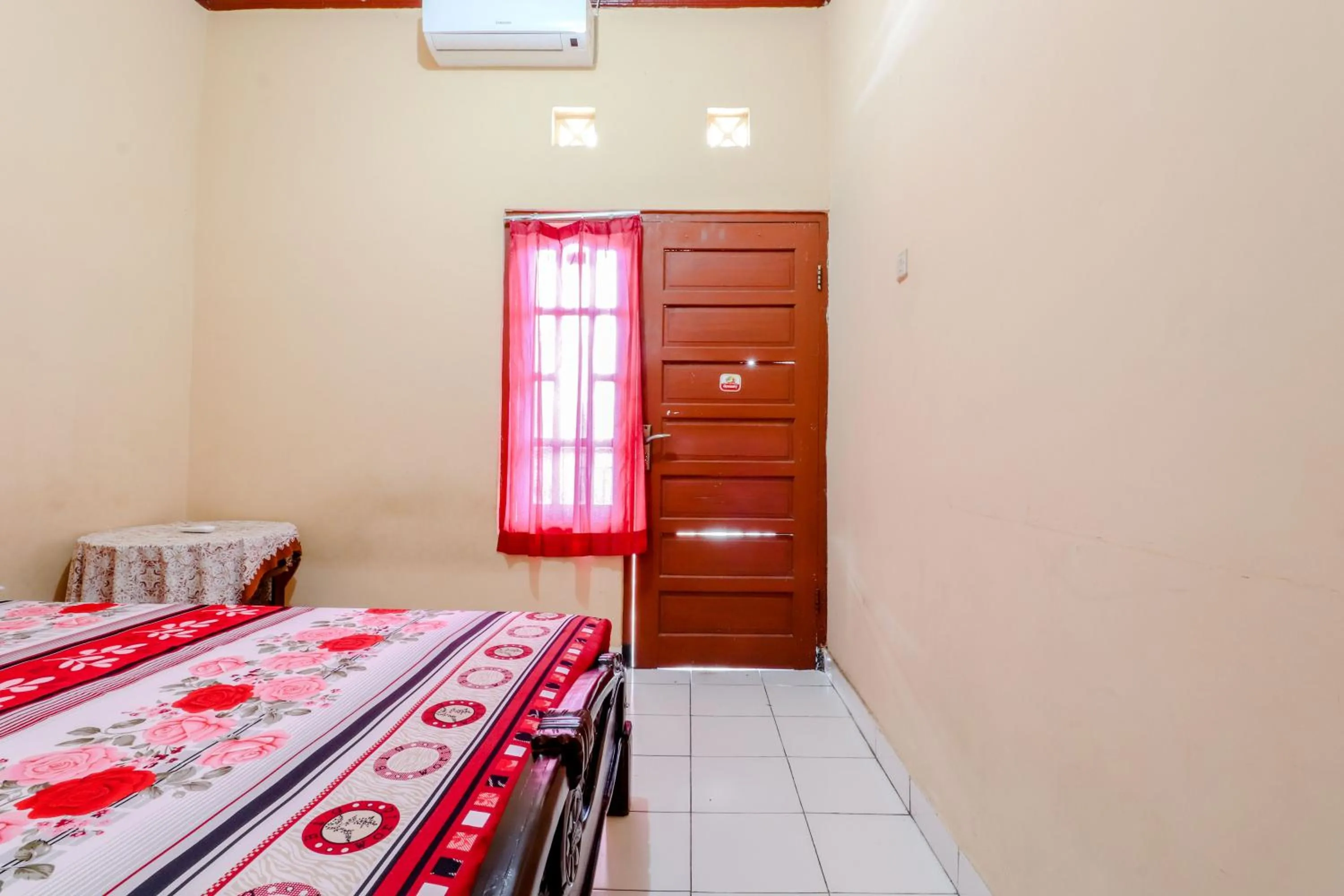 Photo of the whole room, Bed in Griya Barokah