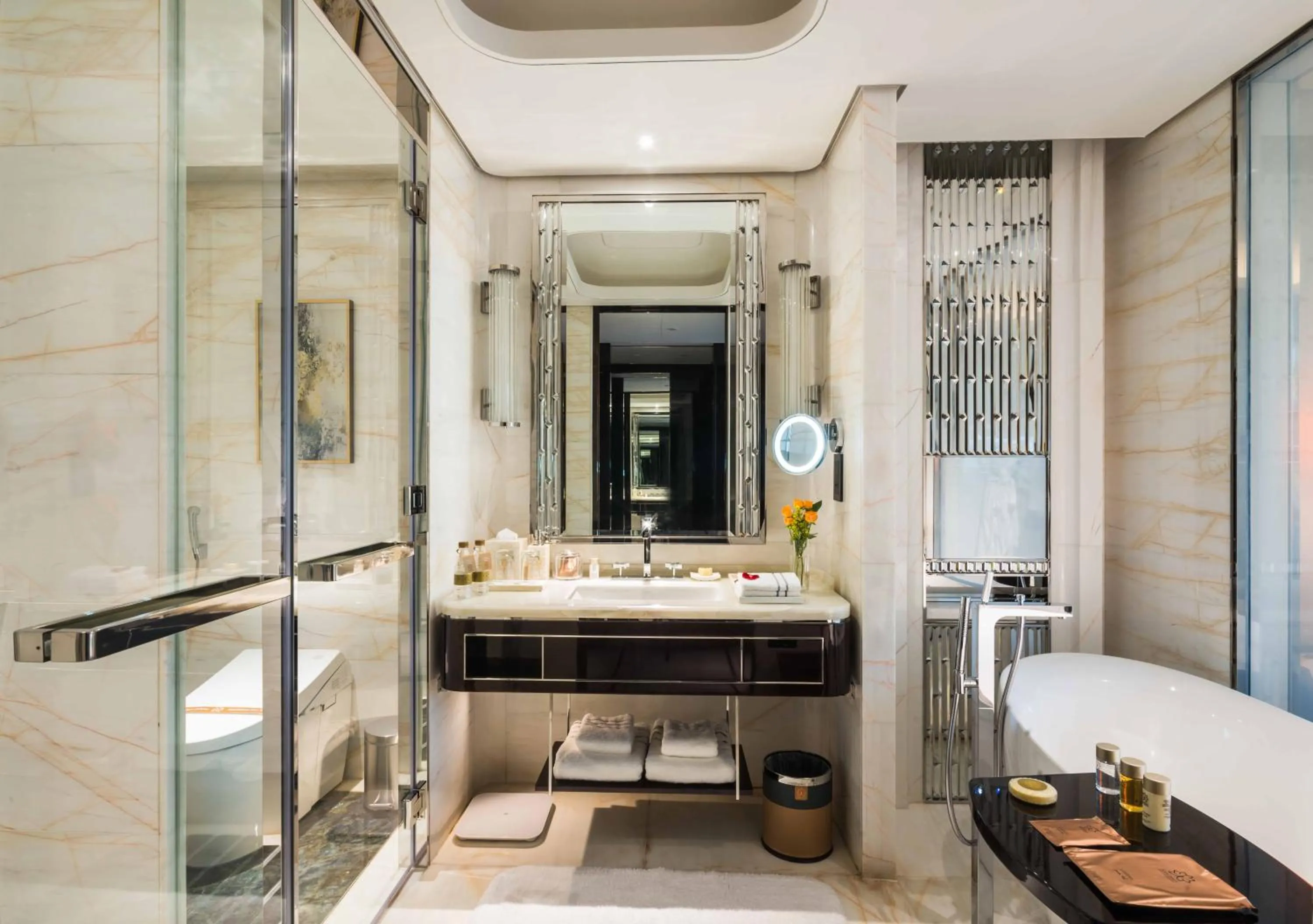 Bathroom, Bed in Narcissus Al Hamra Hotel Jeddah