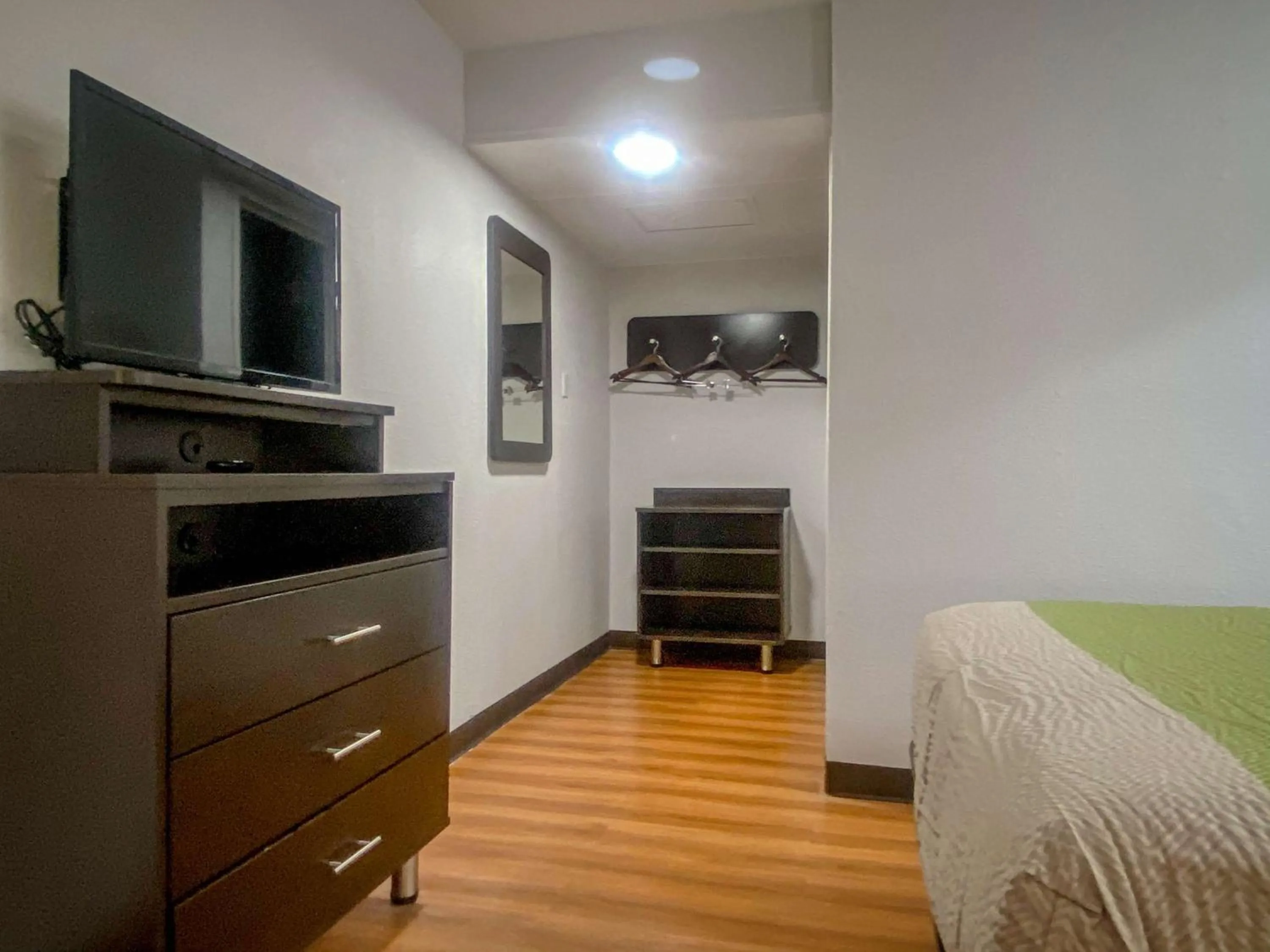 Photo of the whole room, Bed in Studio 6 Wichita, KS - Airport