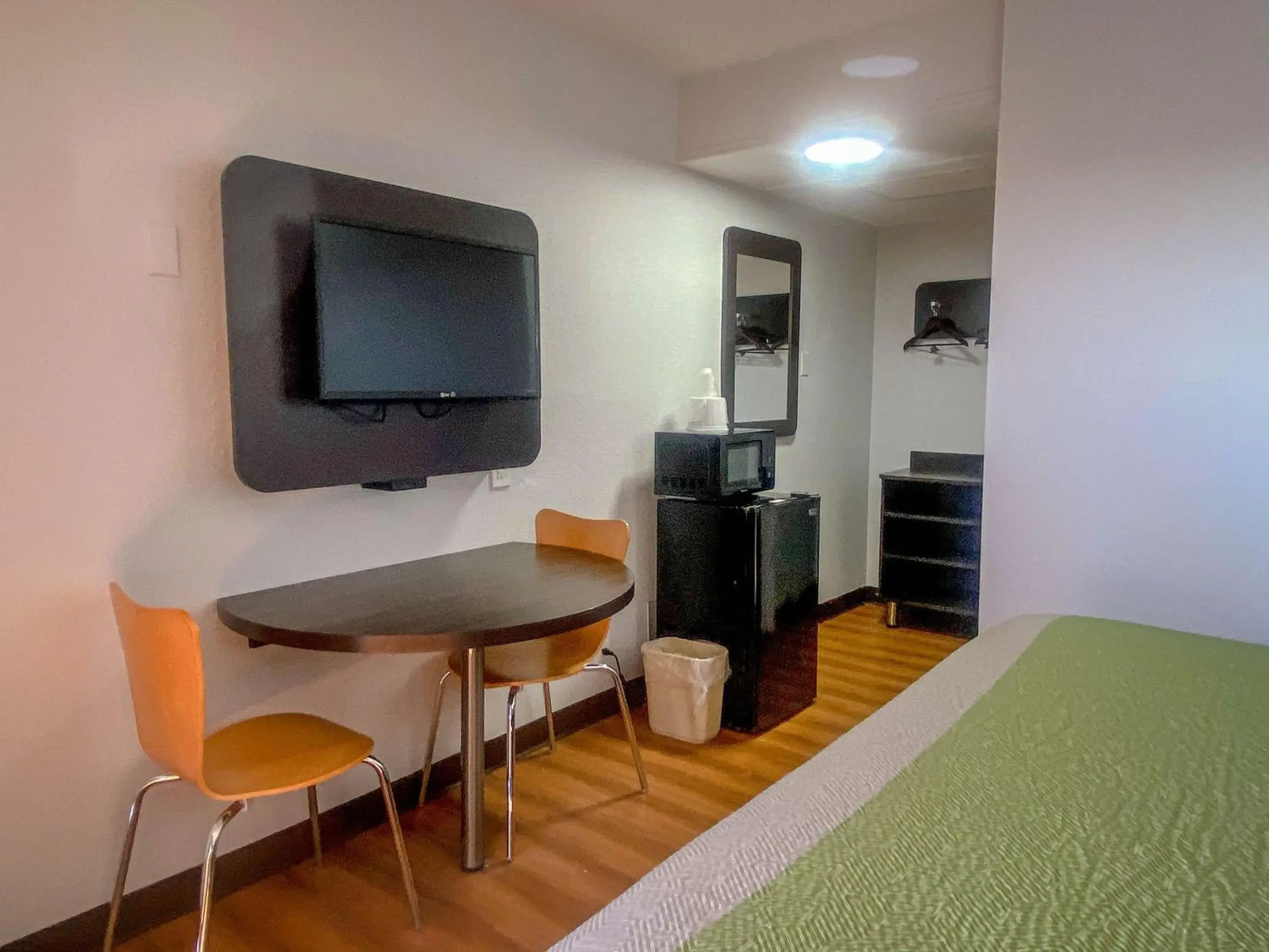 Photo of the whole room, Bed in Studio 6 Wichita, KS - Airport Photo of the whole room, Bed in Studio 6 Wichita, KS - Airport