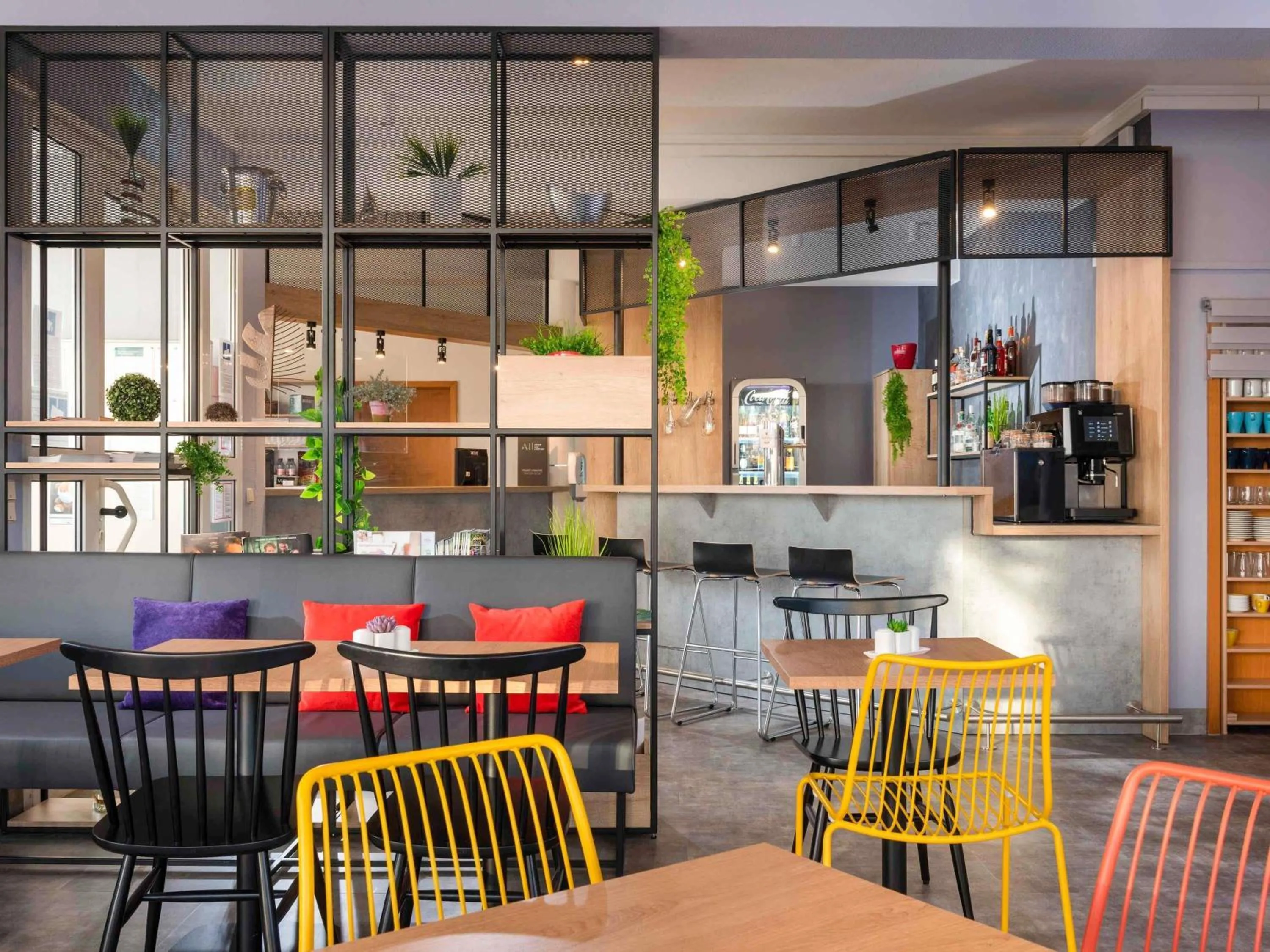 Lounge or bar in ibis Kassel Melsungen