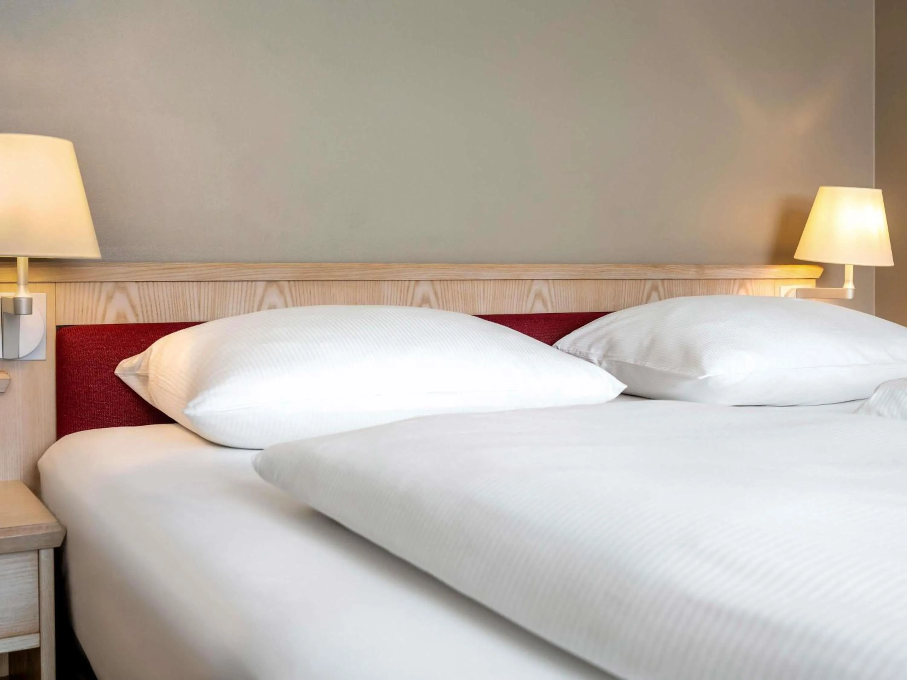 Bedroom, Bed in Mövenpick Hotel München-Airport