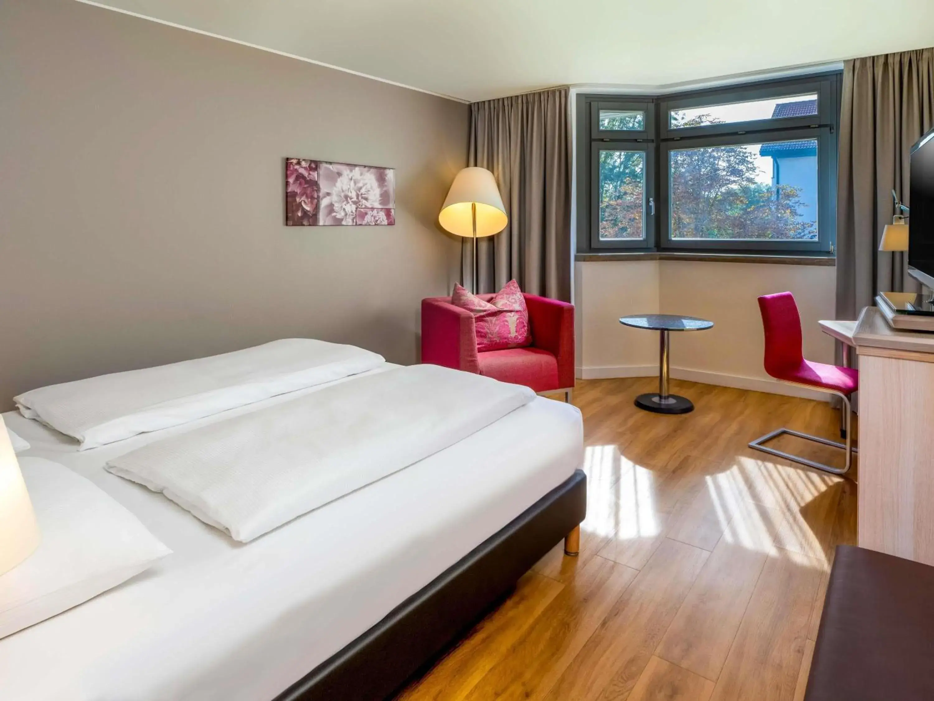 Bedroom, Bed in Mövenpick Hotel München-Airport Bedroom, Bed in Mövenpick Hotel München-Airport