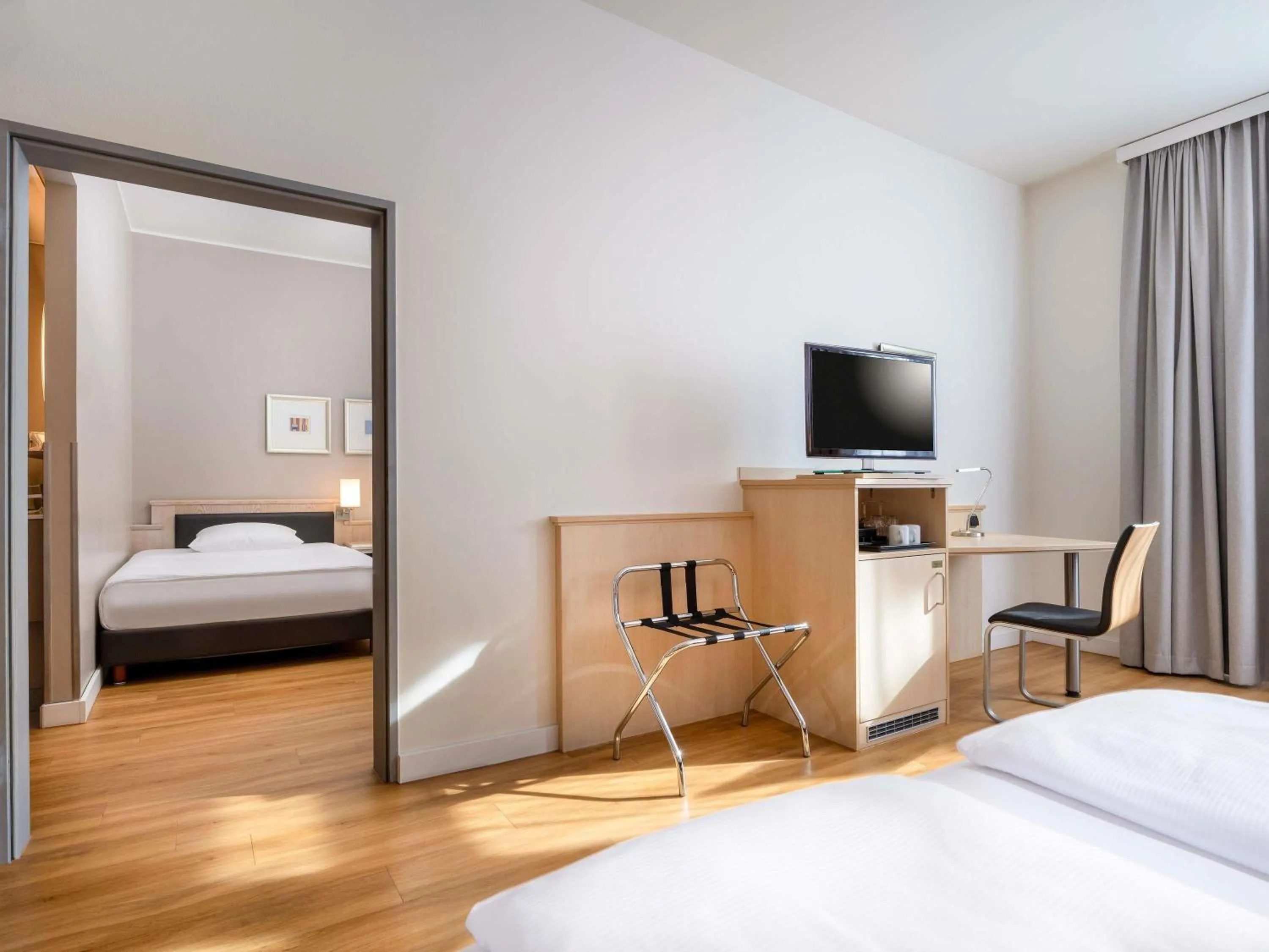 Bedroom, Bed in Mövenpick Hotel München-Airport