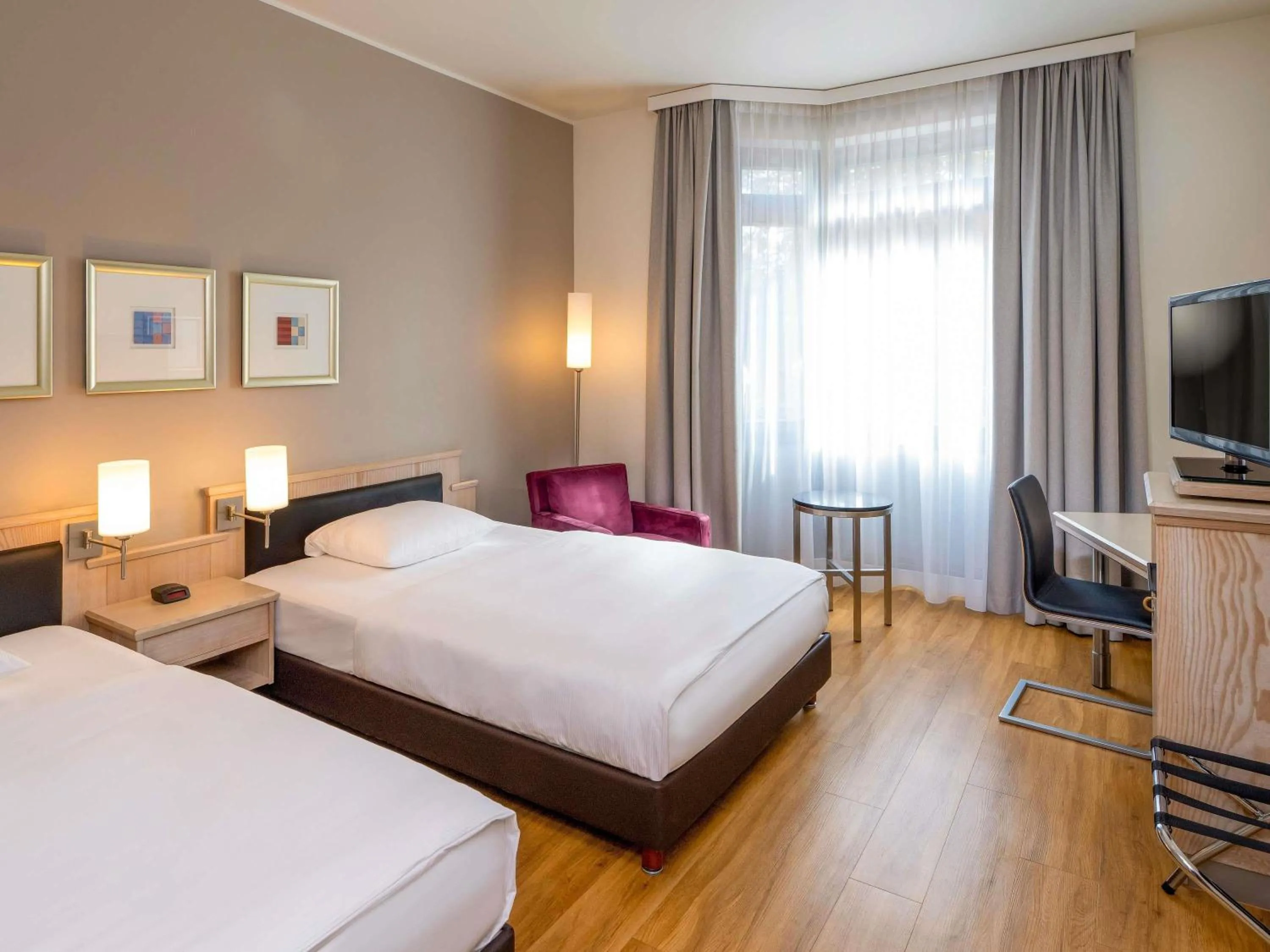 Bedroom, Bed in Mövenpick Hotel München-Airport