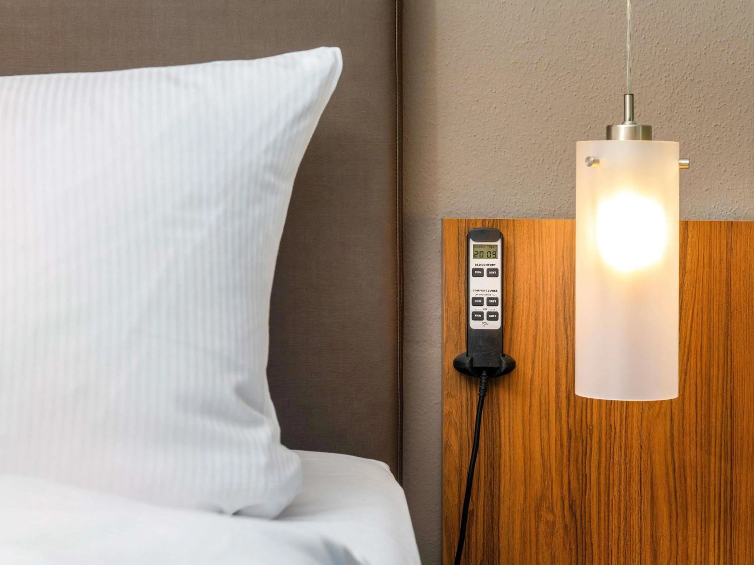 Bedroom, Bed in Mövenpick Hotel München-Airport