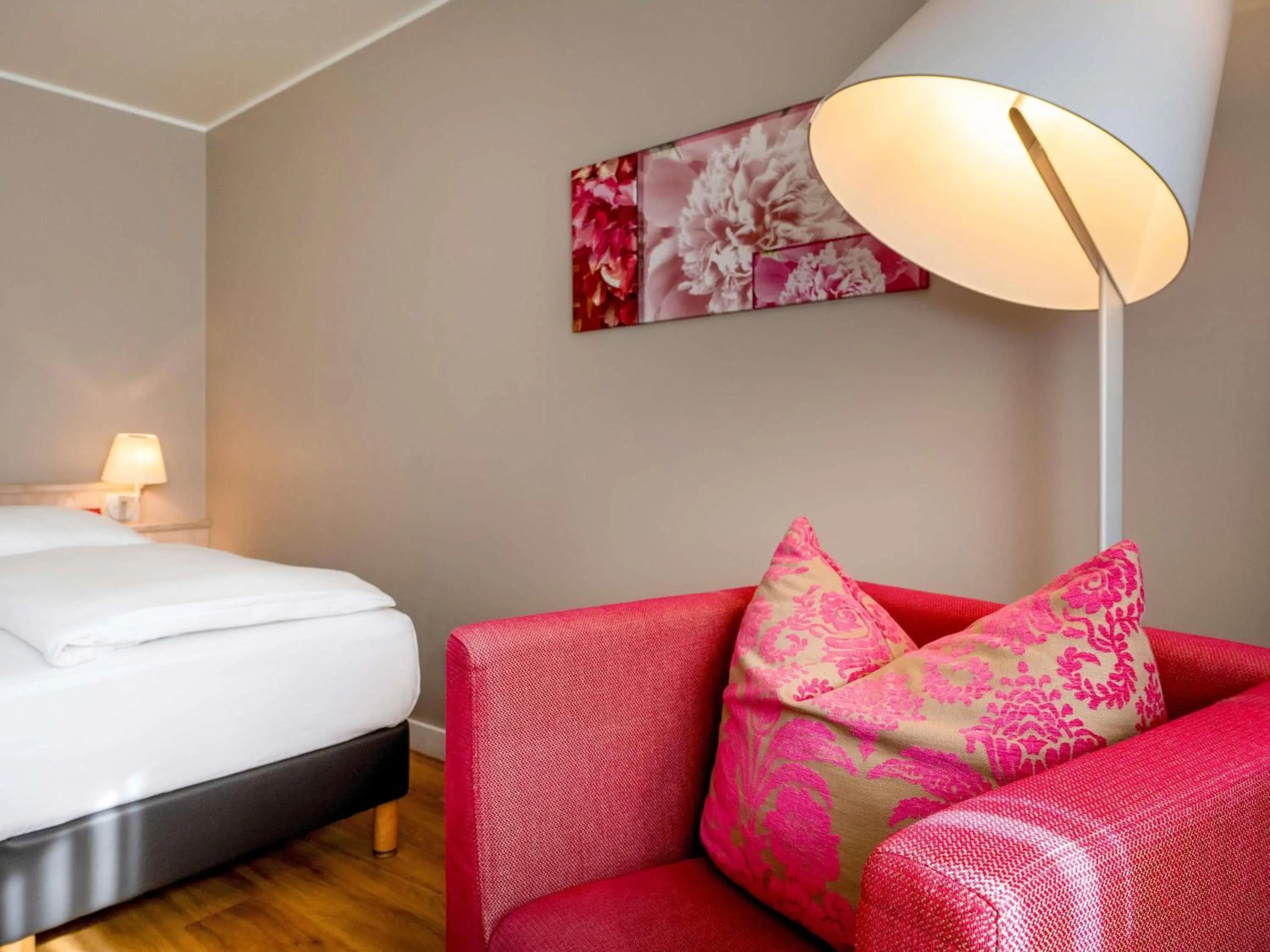 Bedroom, Bed in Mövenpick Hotel München-Airport