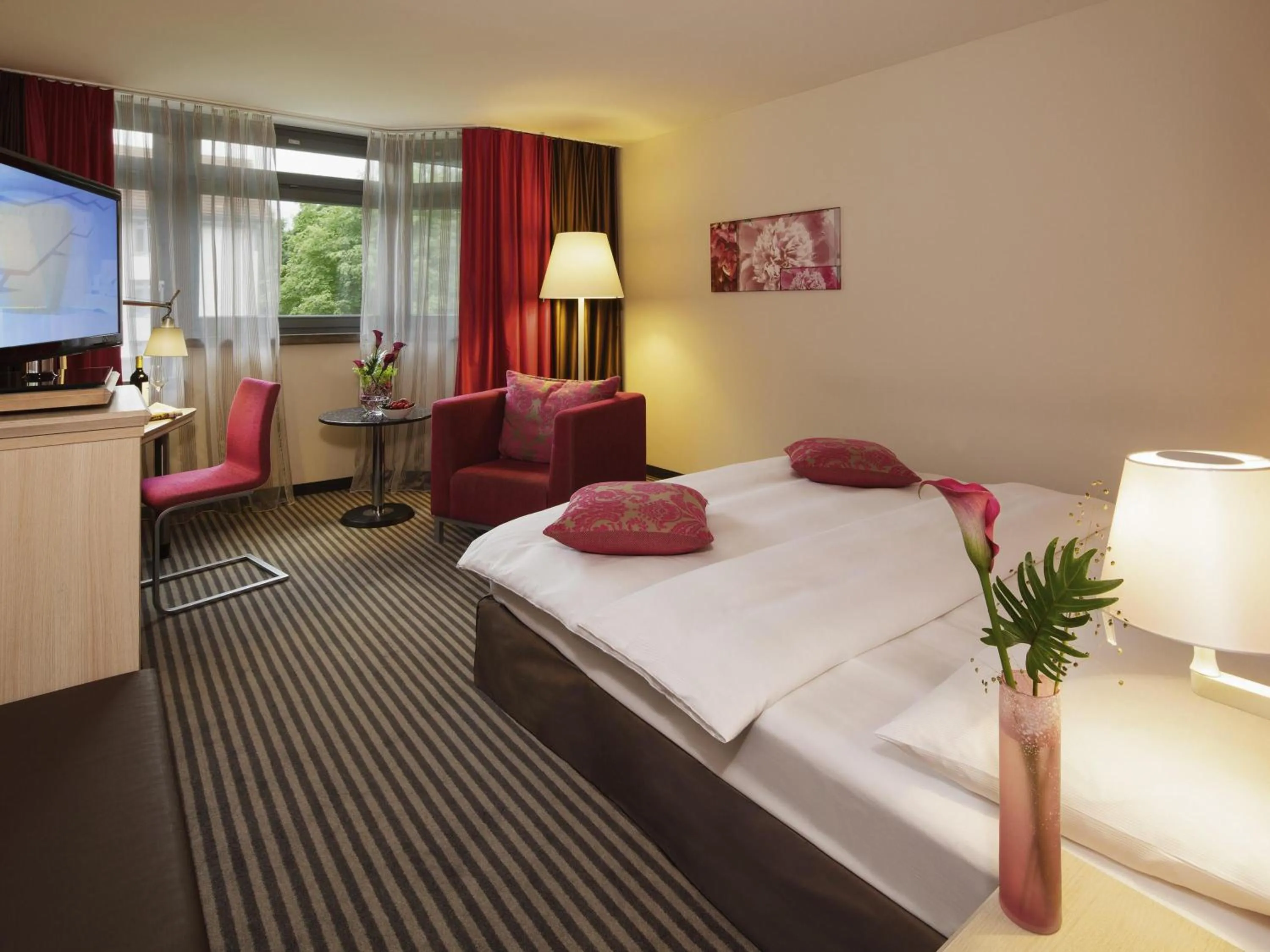 Bedroom, Bed in Mövenpick Hotel München-Airport