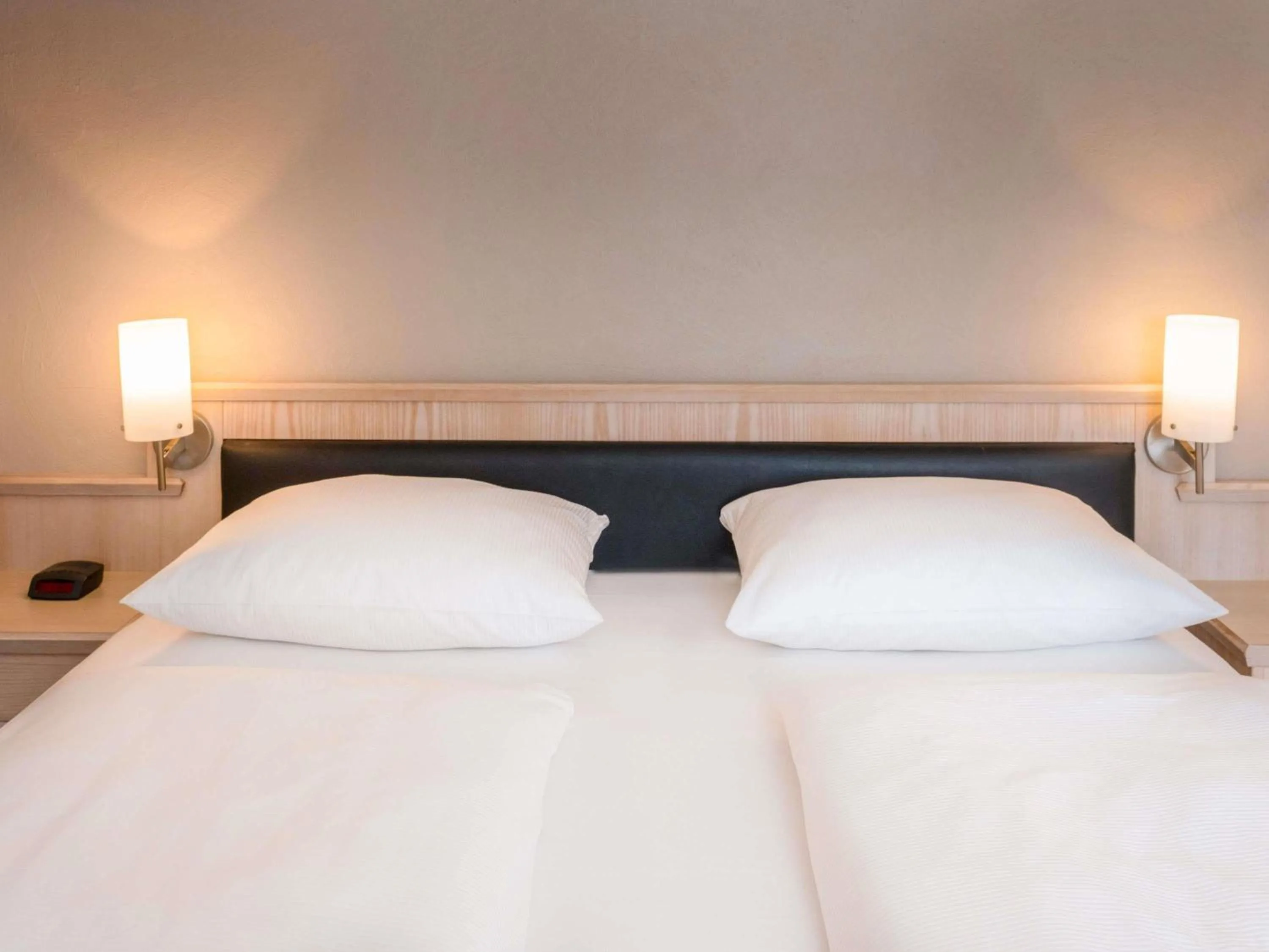 Bedroom, Bed in Mövenpick Hotel München-Airport