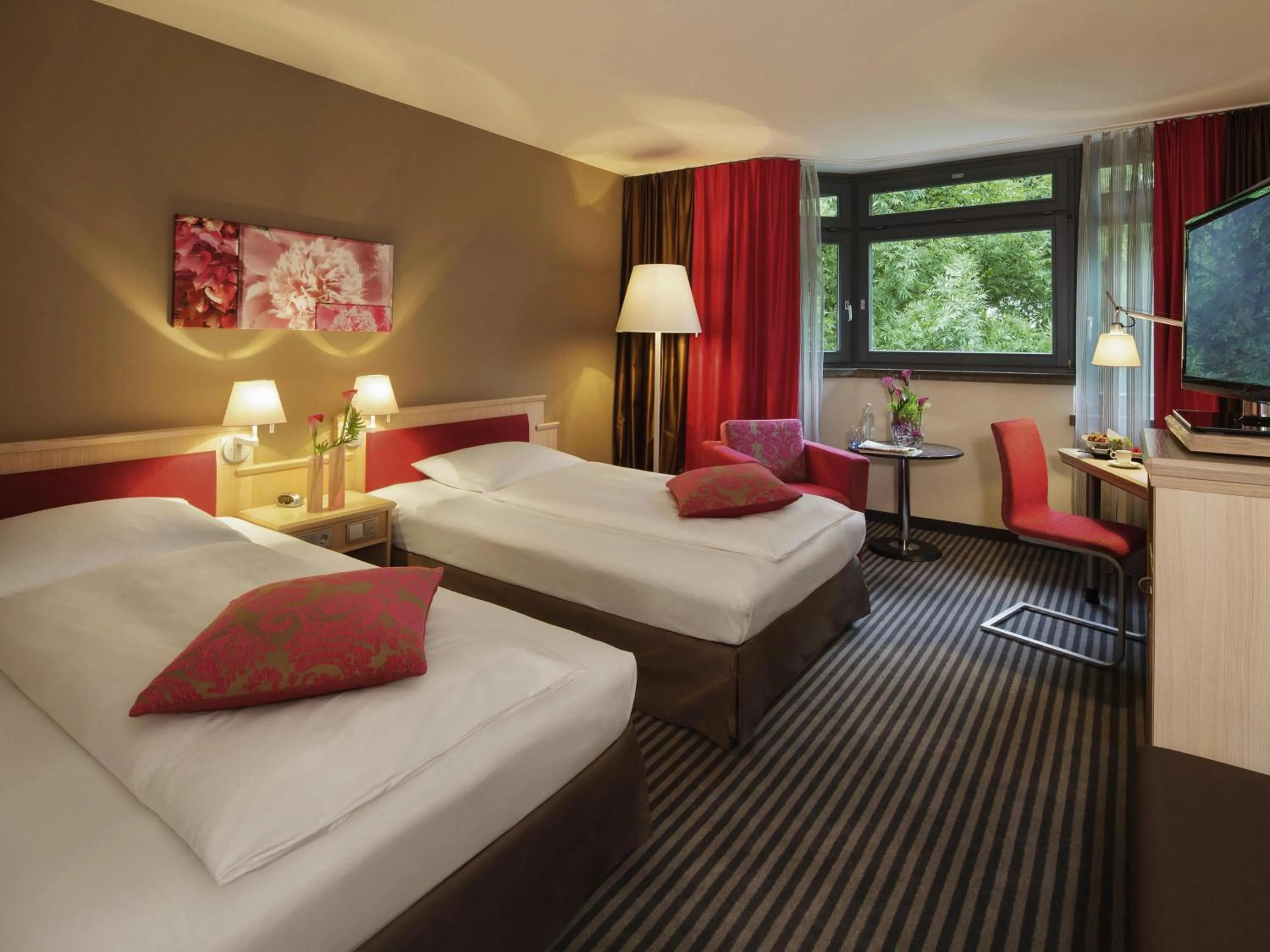 Bedroom, Bed in Mövenpick Hotel München-Airport