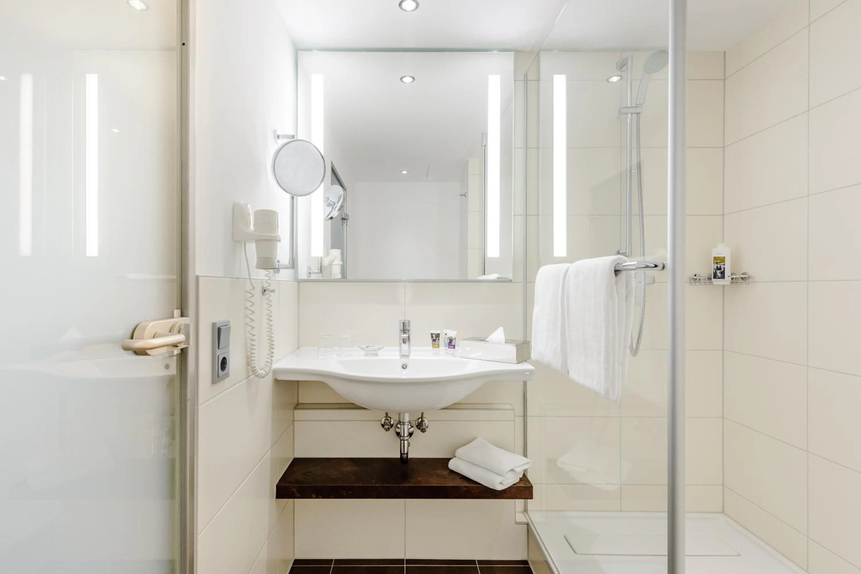 Shower in Mercure Hotel Berlin City West