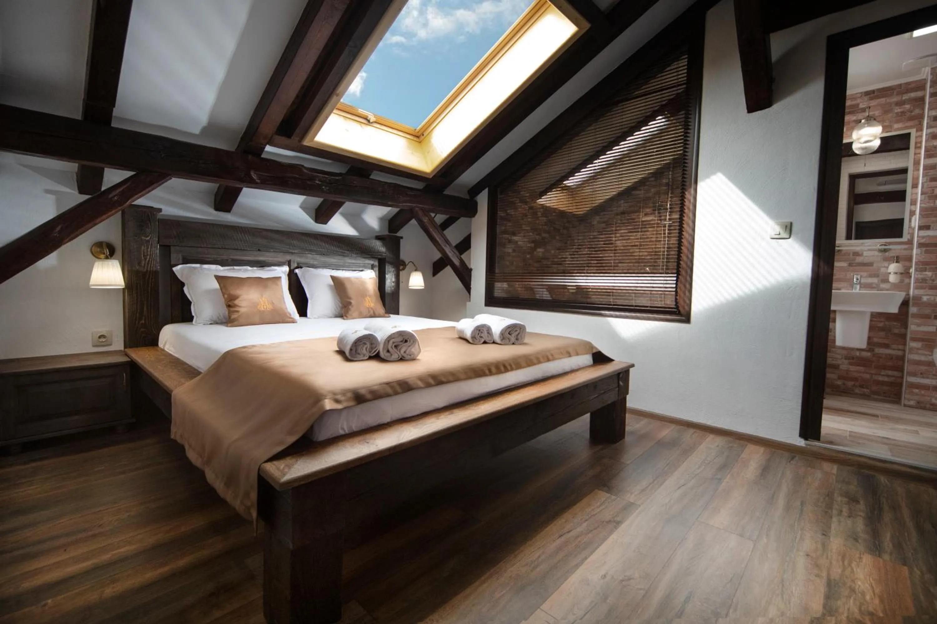 Bed in Hotel Antique - free private parking