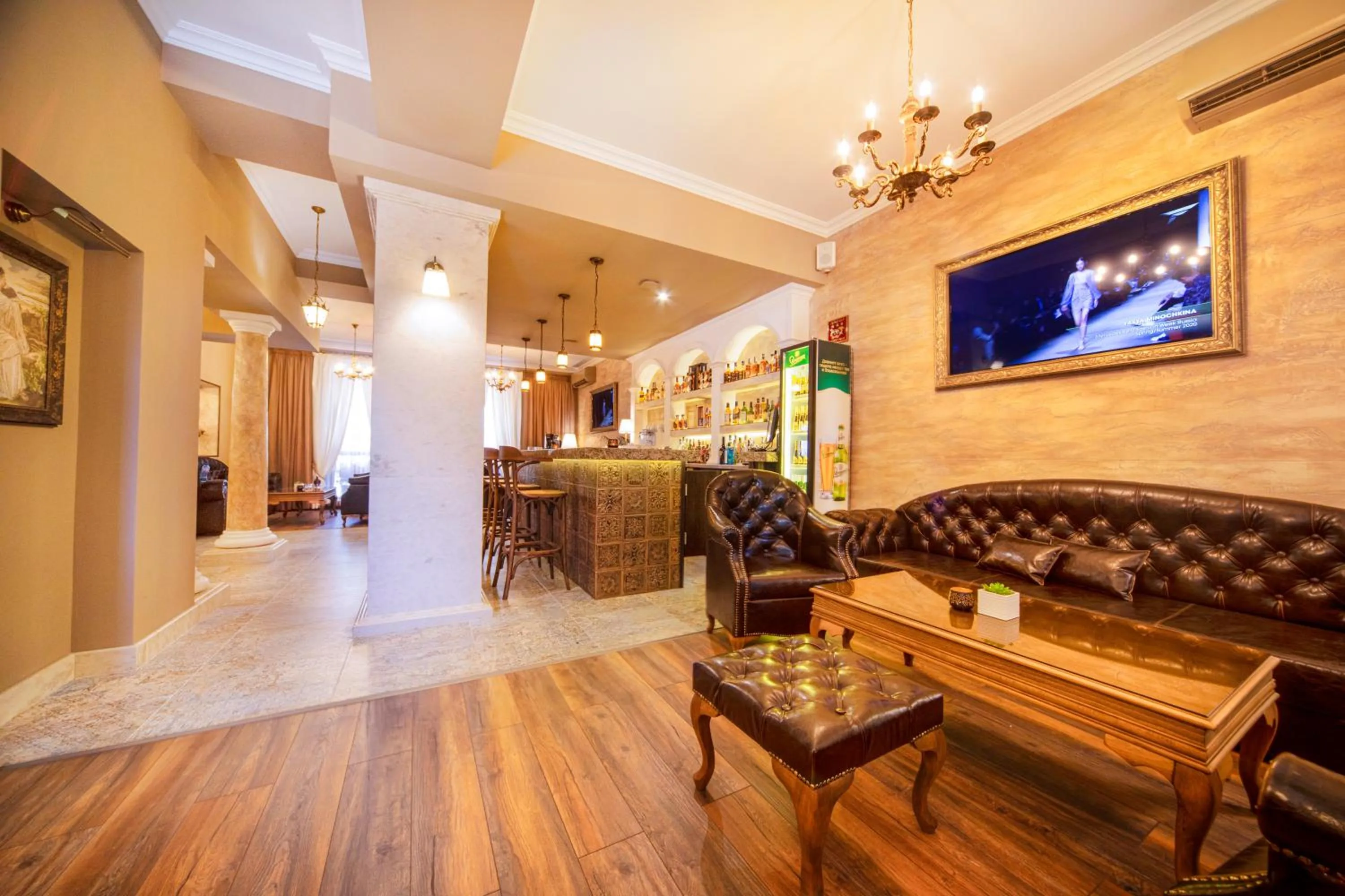 Seating area in Hotel Antique - free private parking