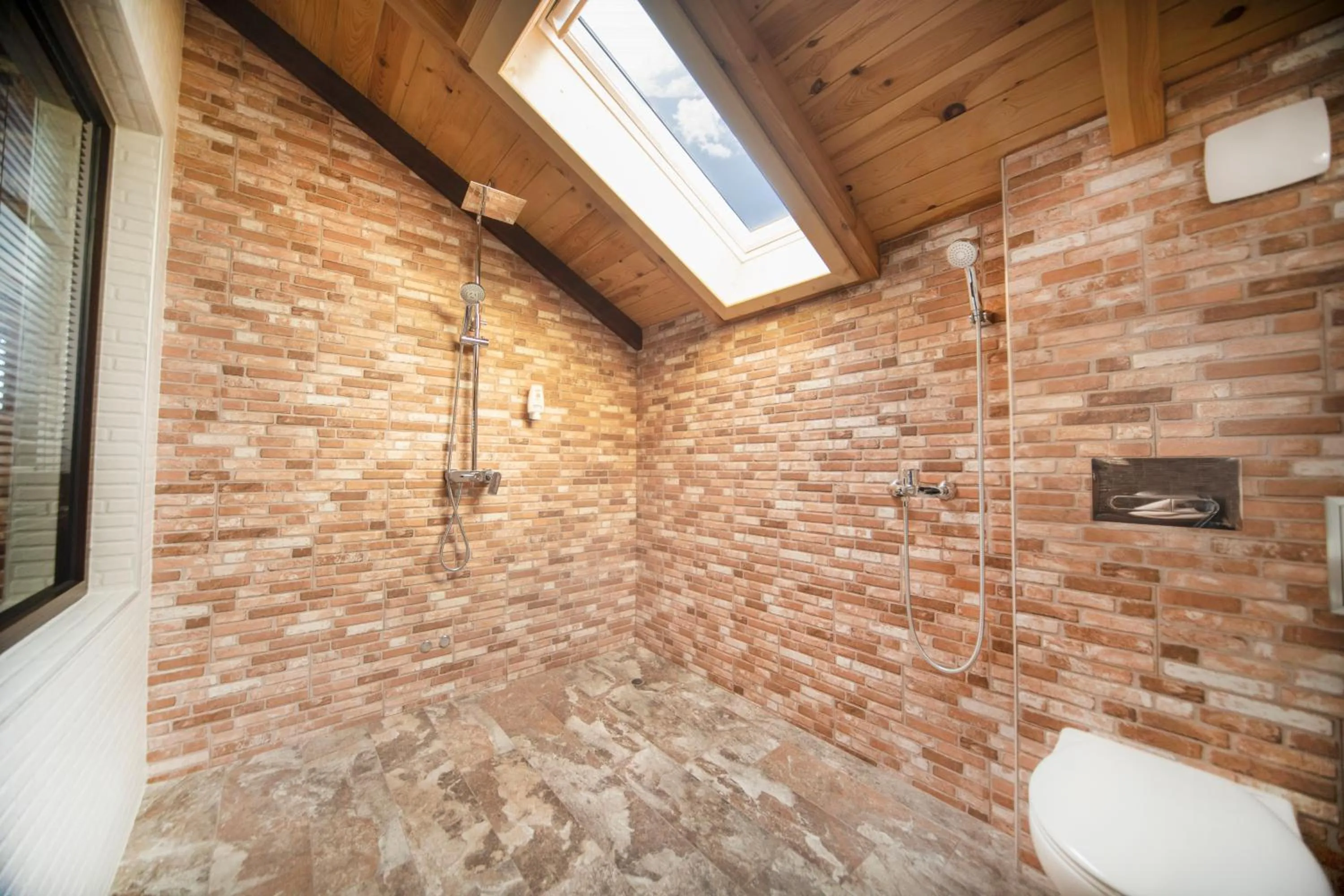 Shower in Hotel Antique - free private parking