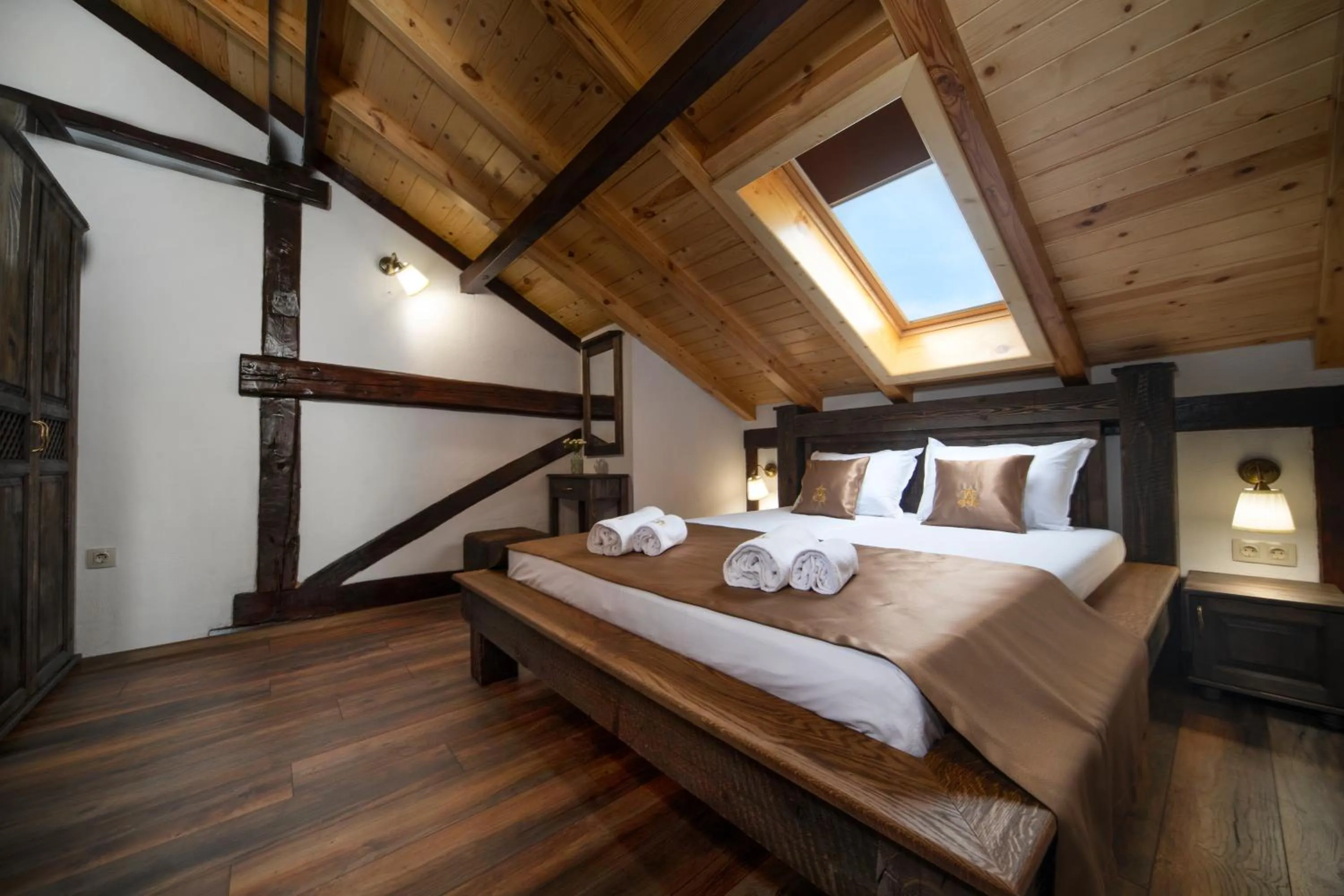 Bed in Hotel Antique - free private parking