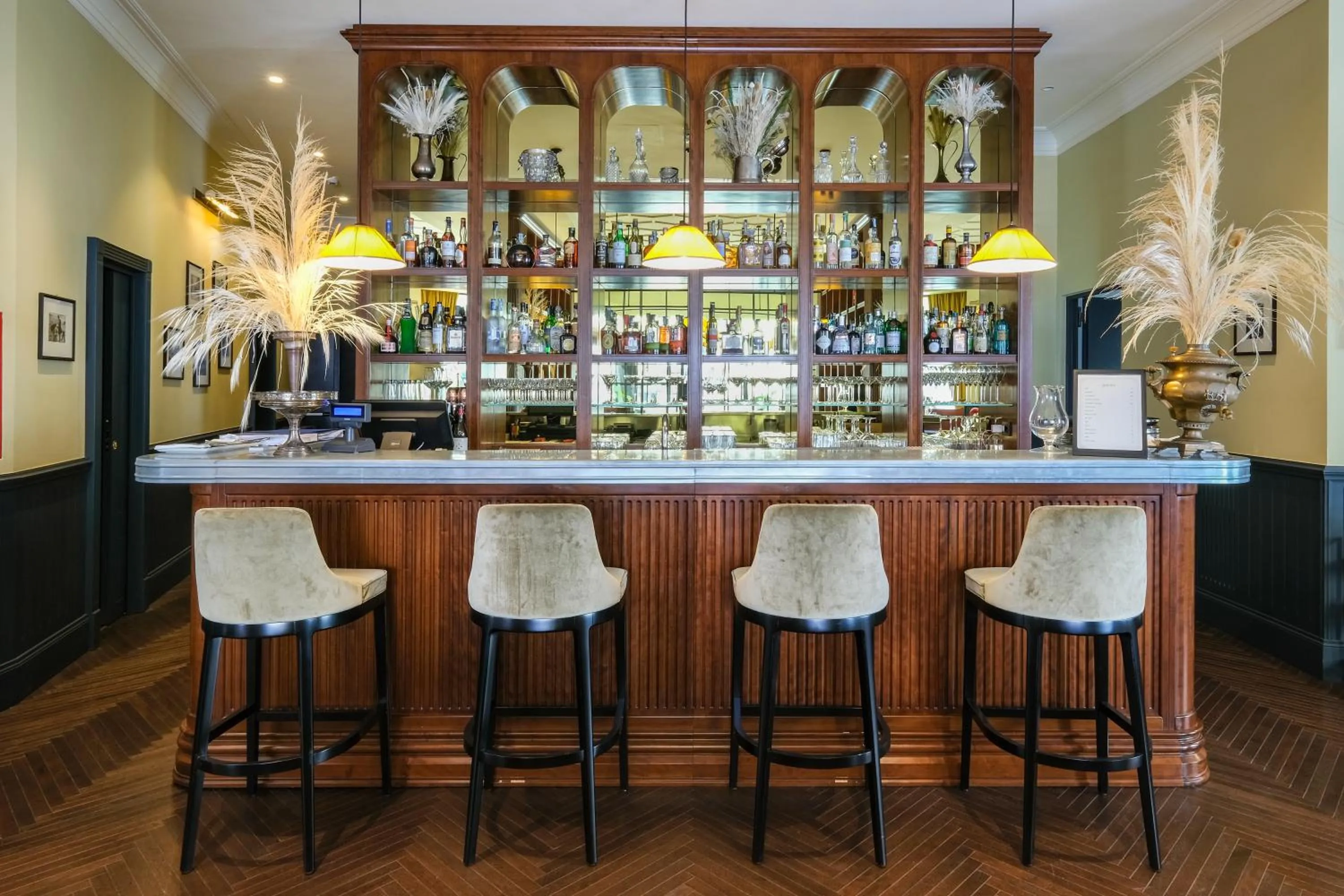 Restaurant/places to eat in U-Visionary Roma Hotel