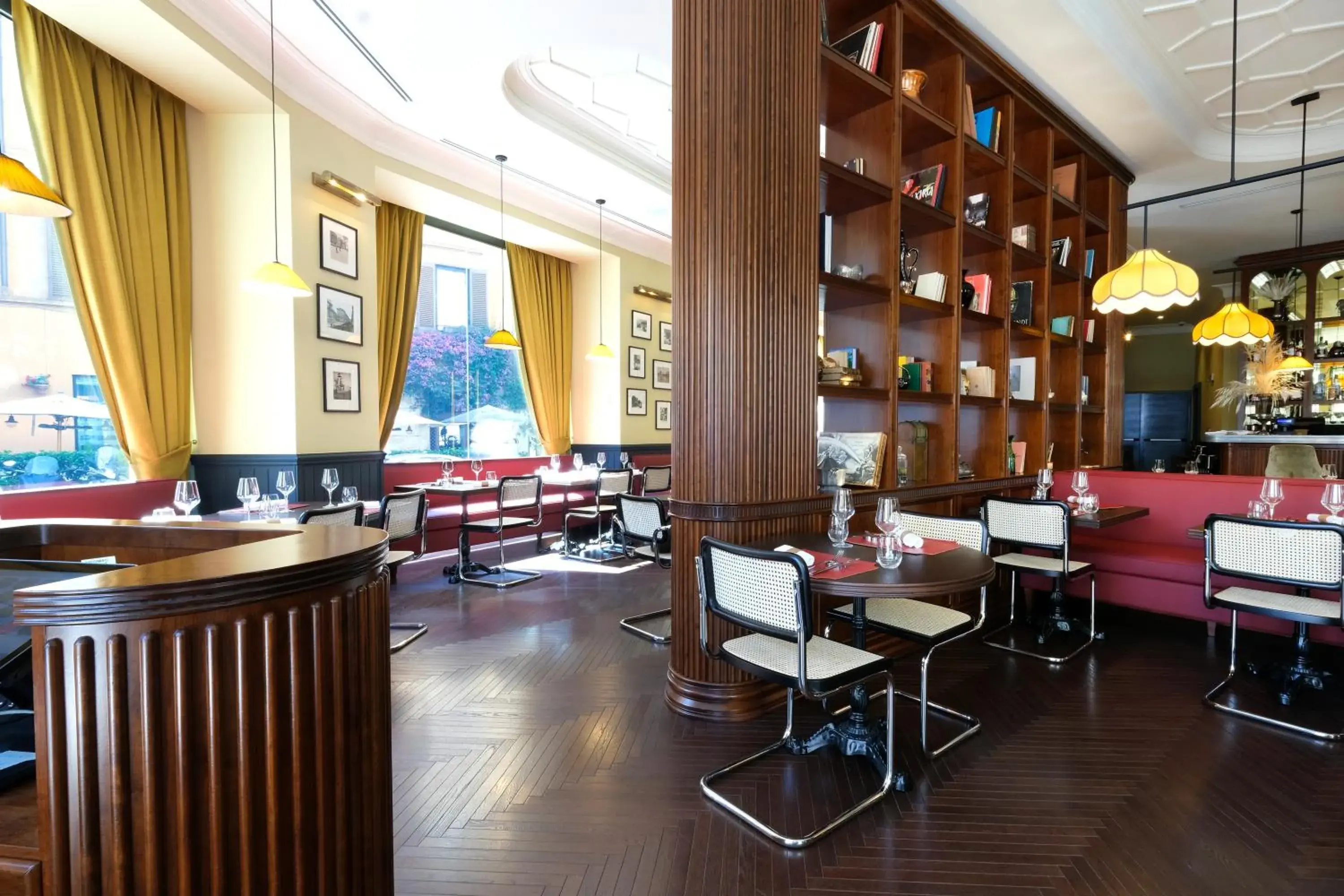 Restaurant/places to eat in U-Visionary Roma Hotel Restaurant/places to eat in U-Visionary Roma Hotel