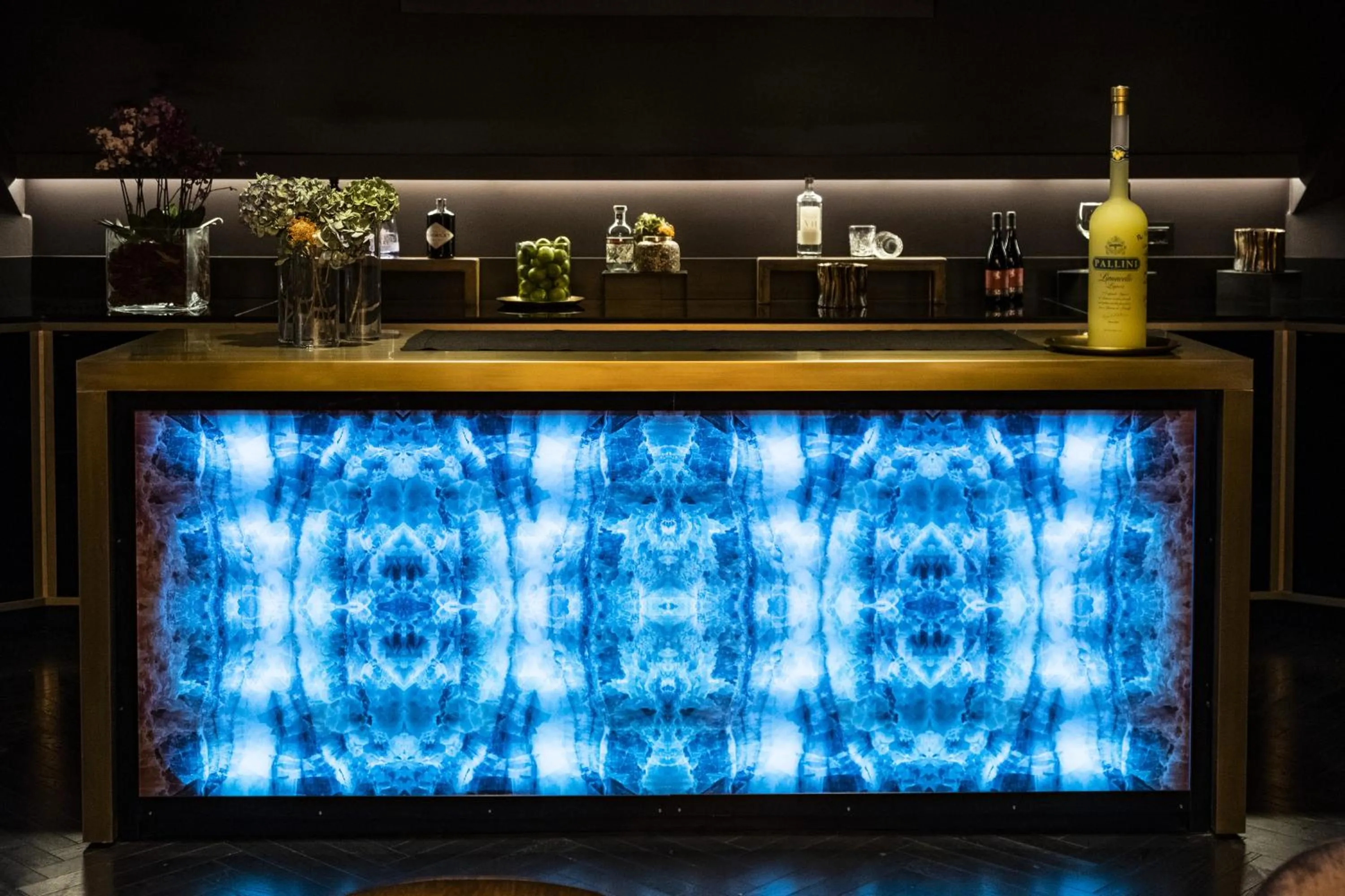 Restaurant/places to eat in U-Visionary Roma Hotel