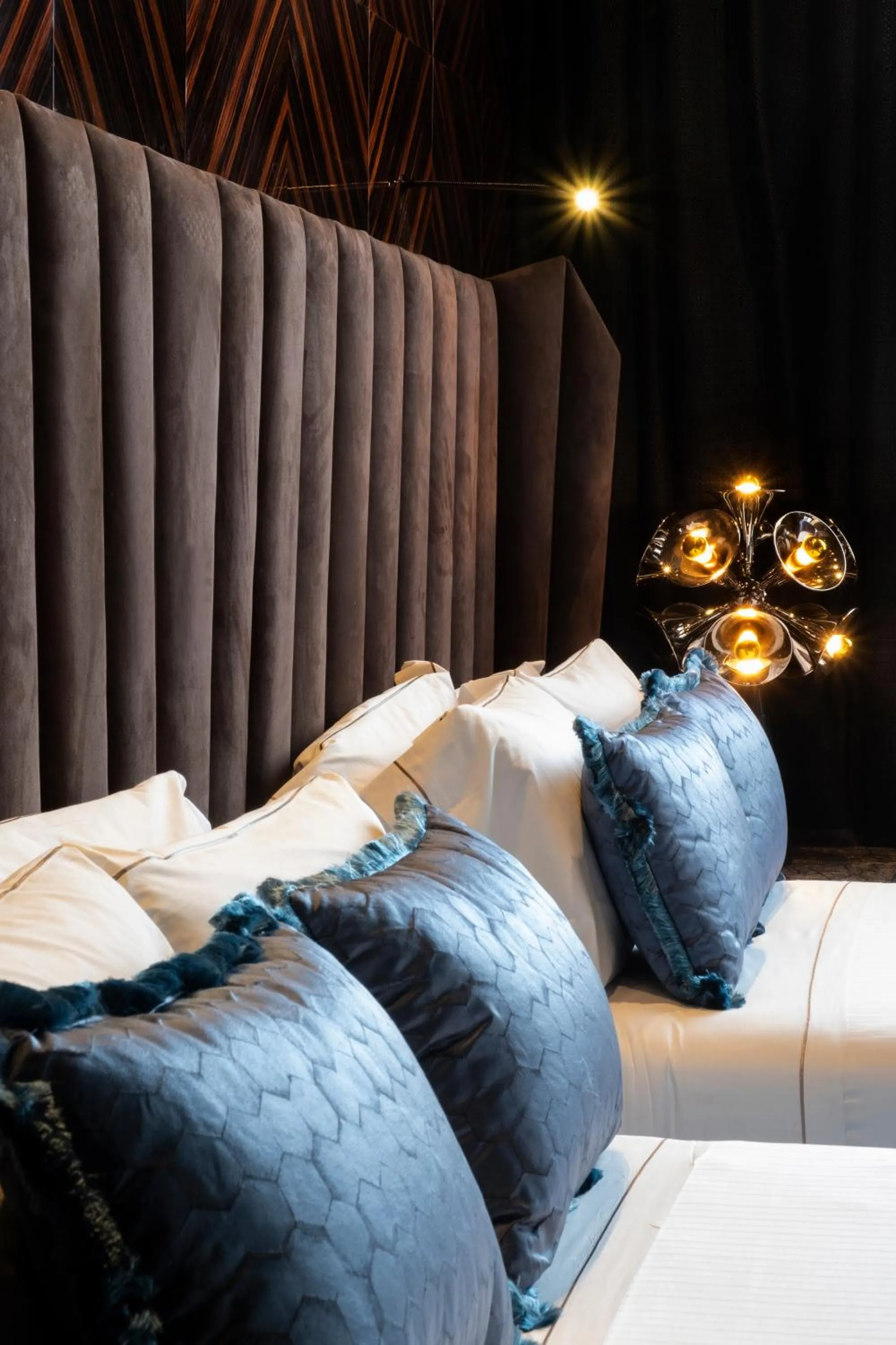 Bed in U-Visionary Roma Hotel