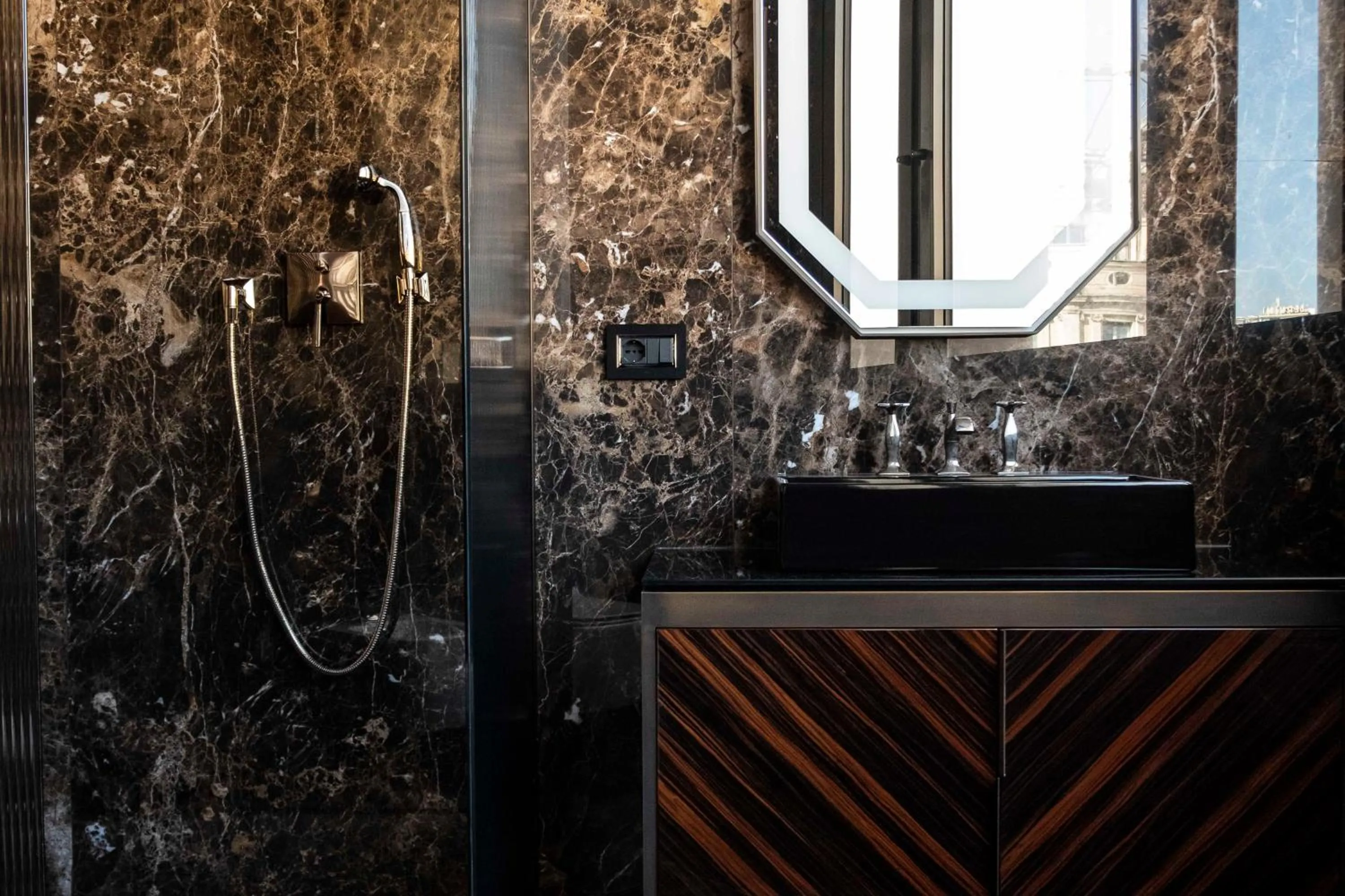 Bathroom in U-Visionary Roma Hotel