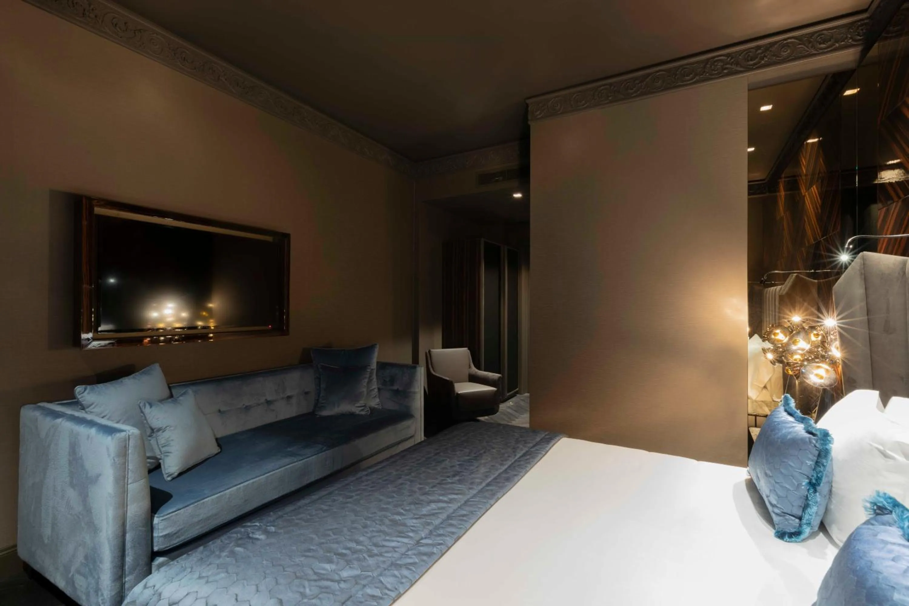 Bed in U-Visionary Roma Hotel