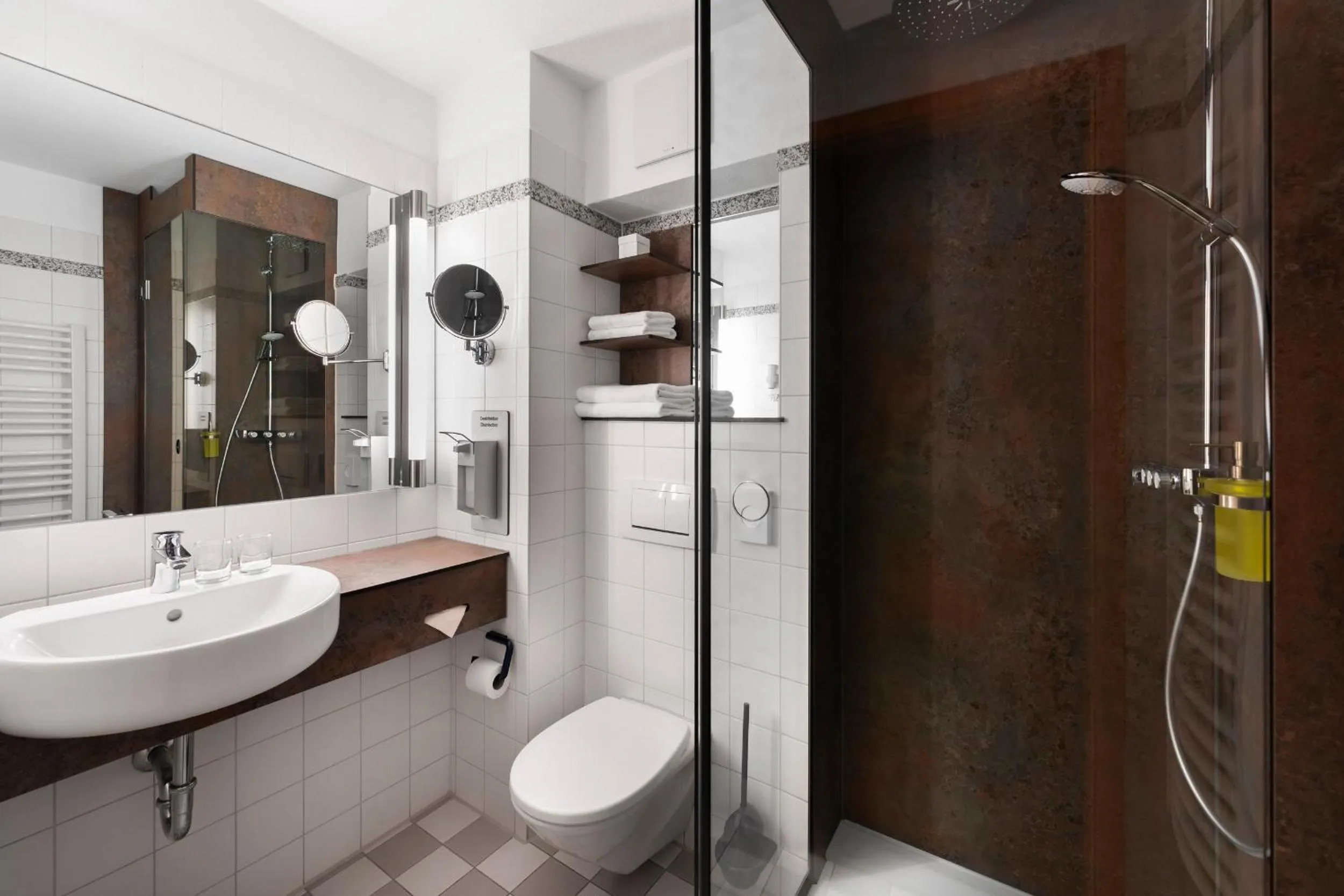 Shower in Designhotel + CongressCentrum Wienecke XI.