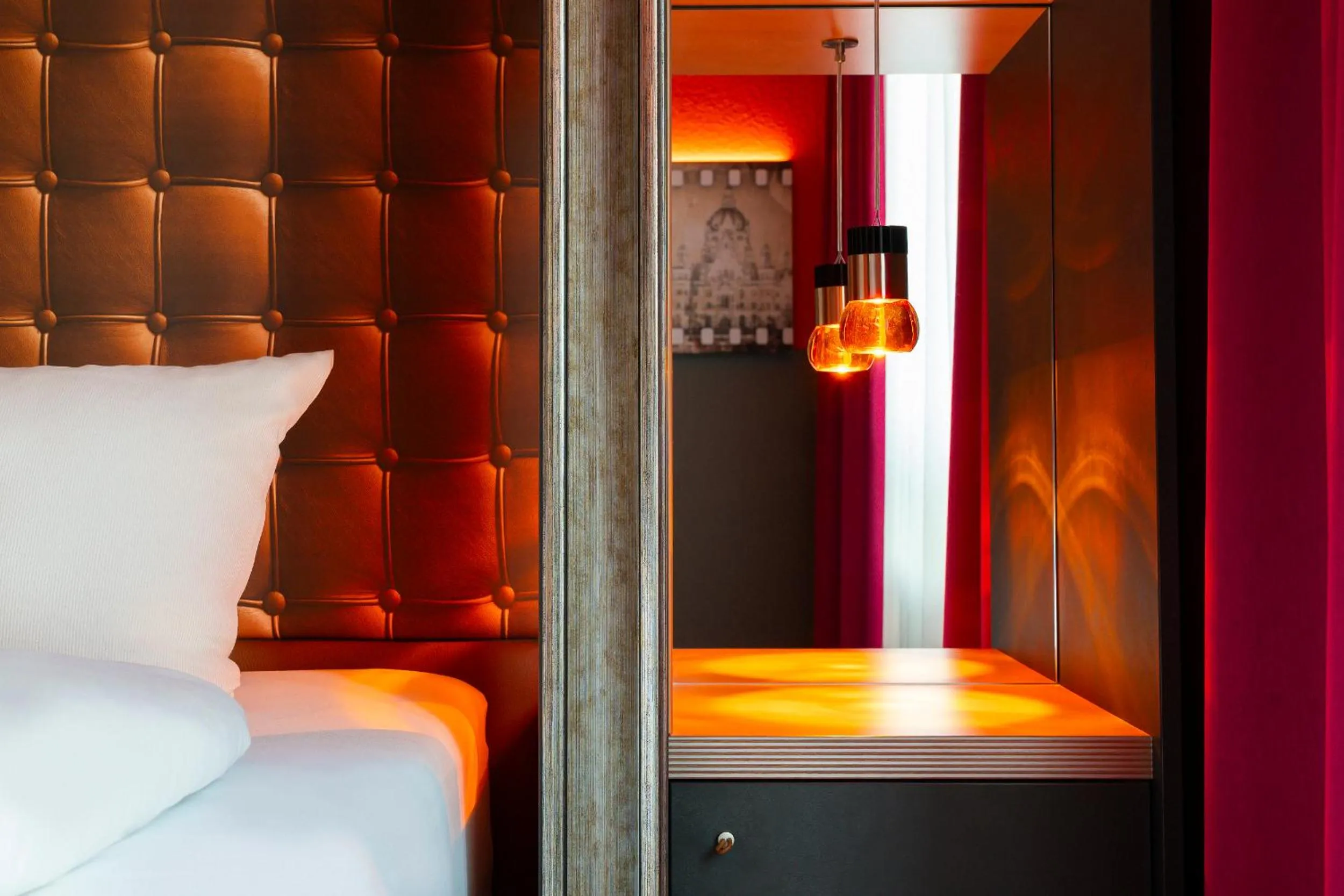 Photo of the whole room, Bed in Designhotel + CongressCentrum Wienecke XI.