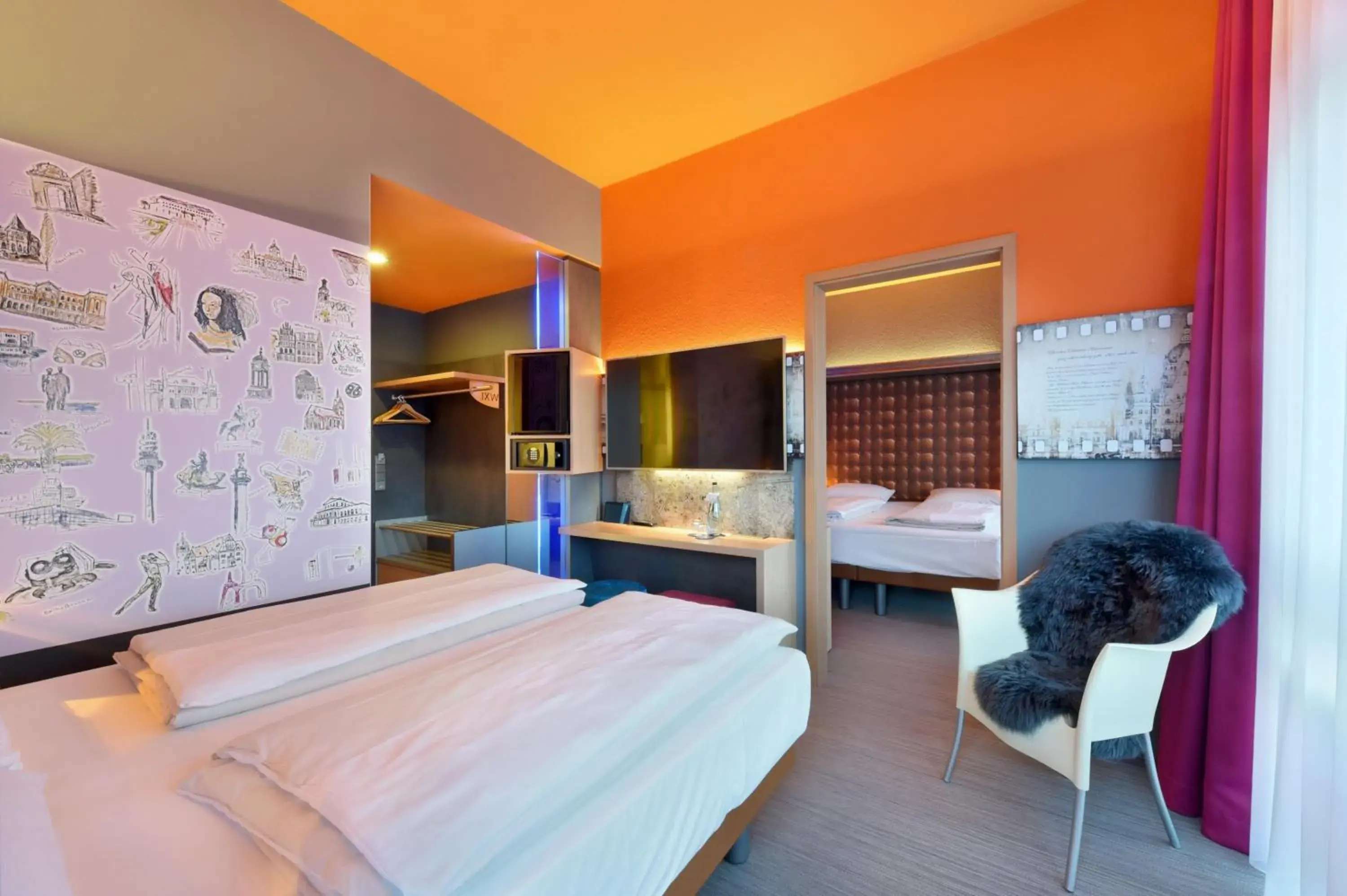 Photo of the whole room, Bed in Designhotel + CongressCentrum Wienecke XI. Photo of the whole room, Bed in Designhotel + CongressCentrum Wienecke XI.