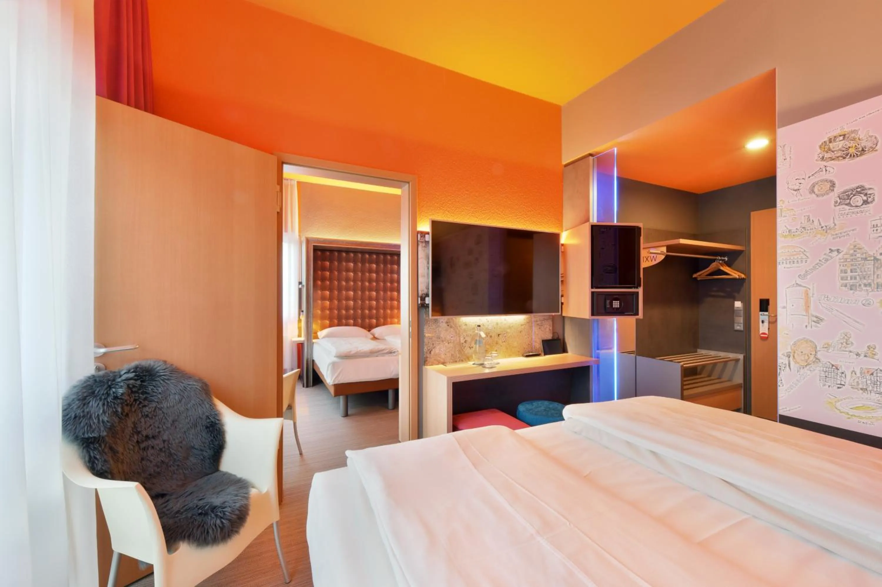 Photo of the whole room, Bed in Designhotel + CongressCentrum Wienecke XI.