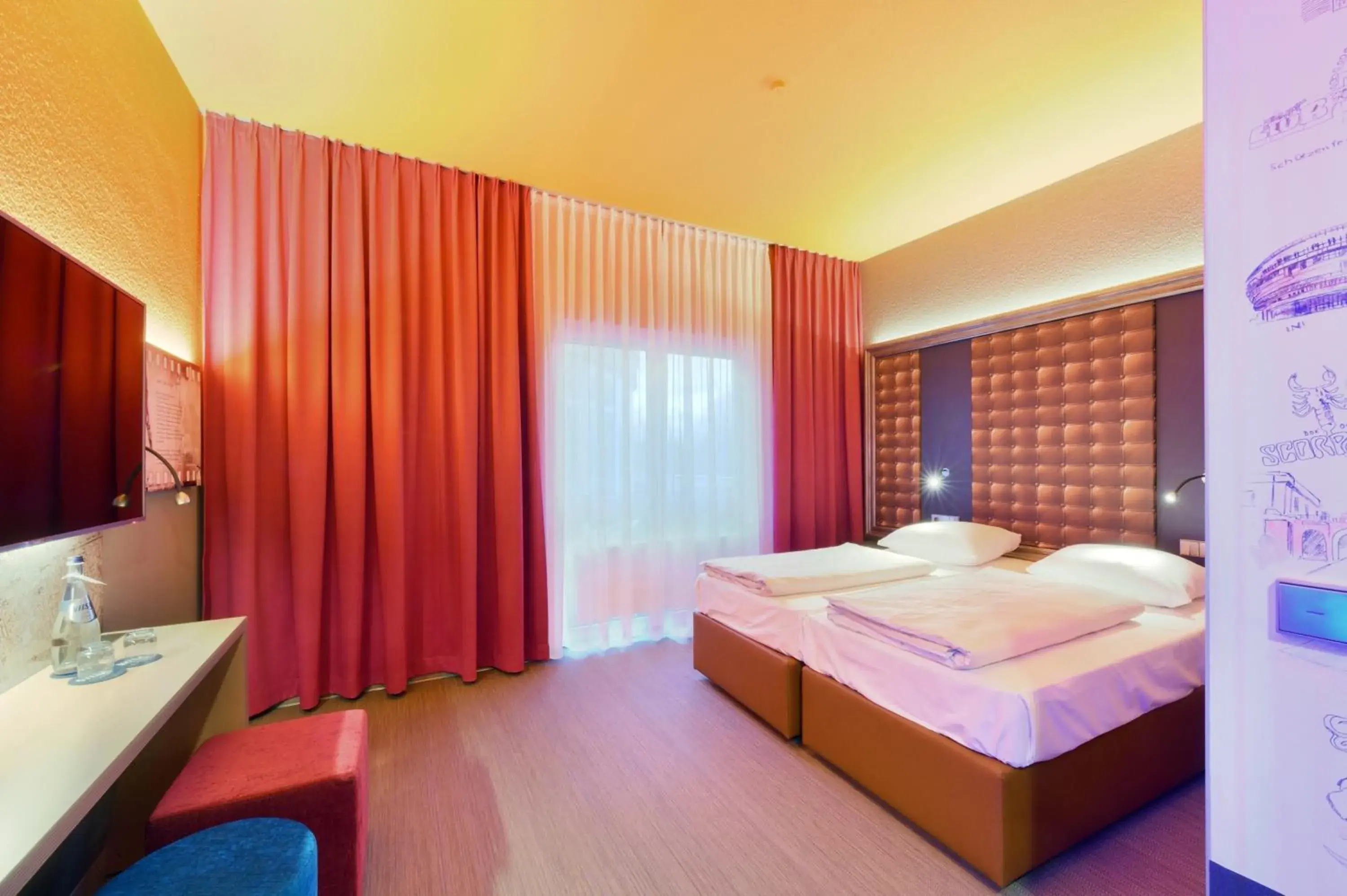 Photo of the whole room, Bed in Designhotel + CongressCentrum Wienecke XI. Photo of the whole room, Bed in Designhotel + CongressCentrum Wienecke XI.