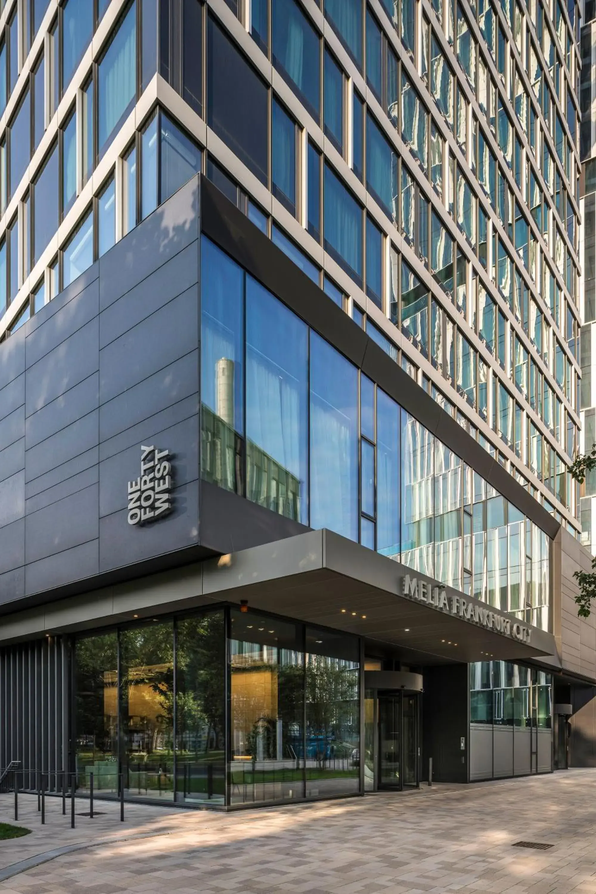 Facade/entrance in Meliá Frankfurt City Facade/entrance in Meliá Frankfurt City