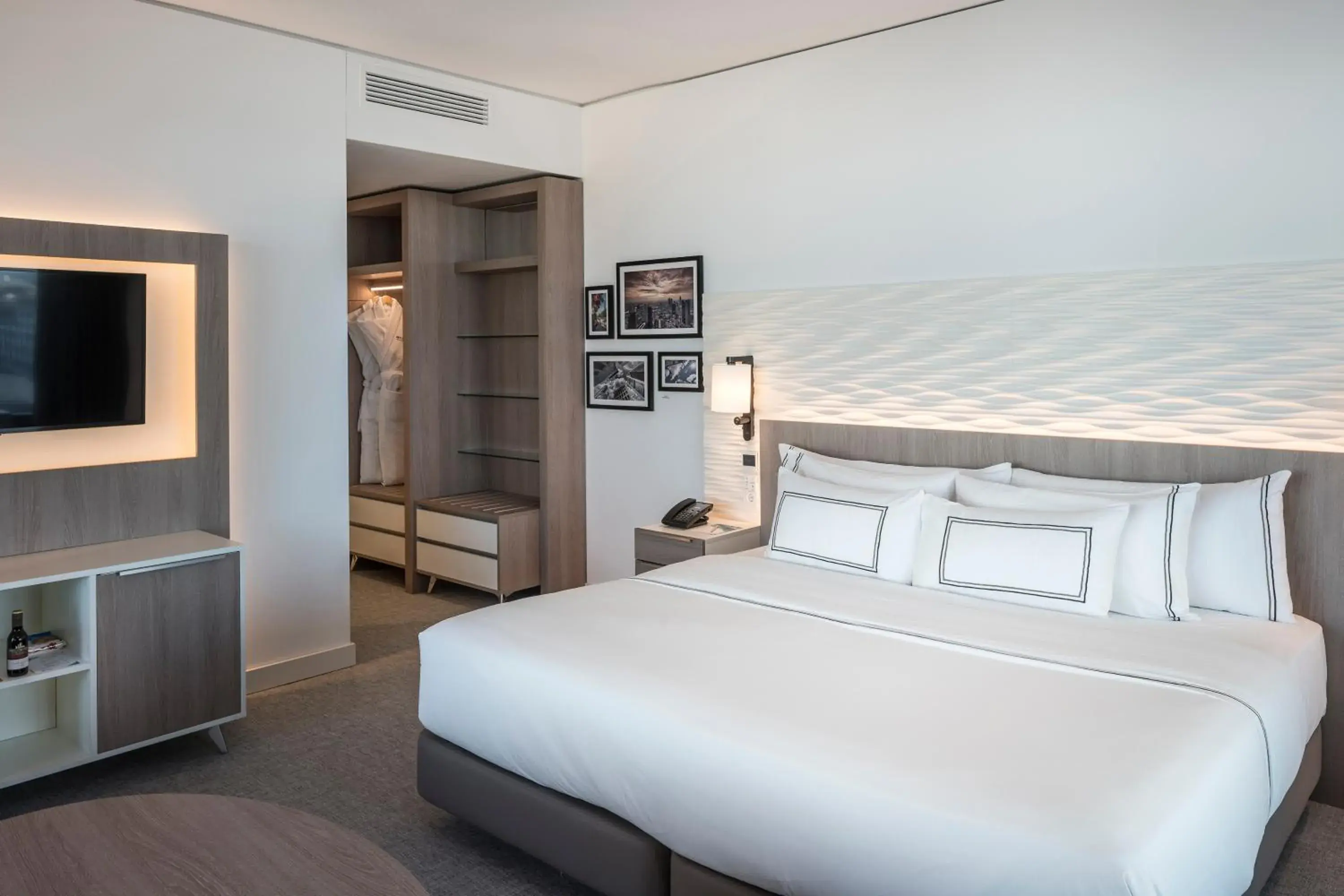 Bedroom, Bed in Meliá Frankfurt City Bedroom, Bed in Meliá Frankfurt City