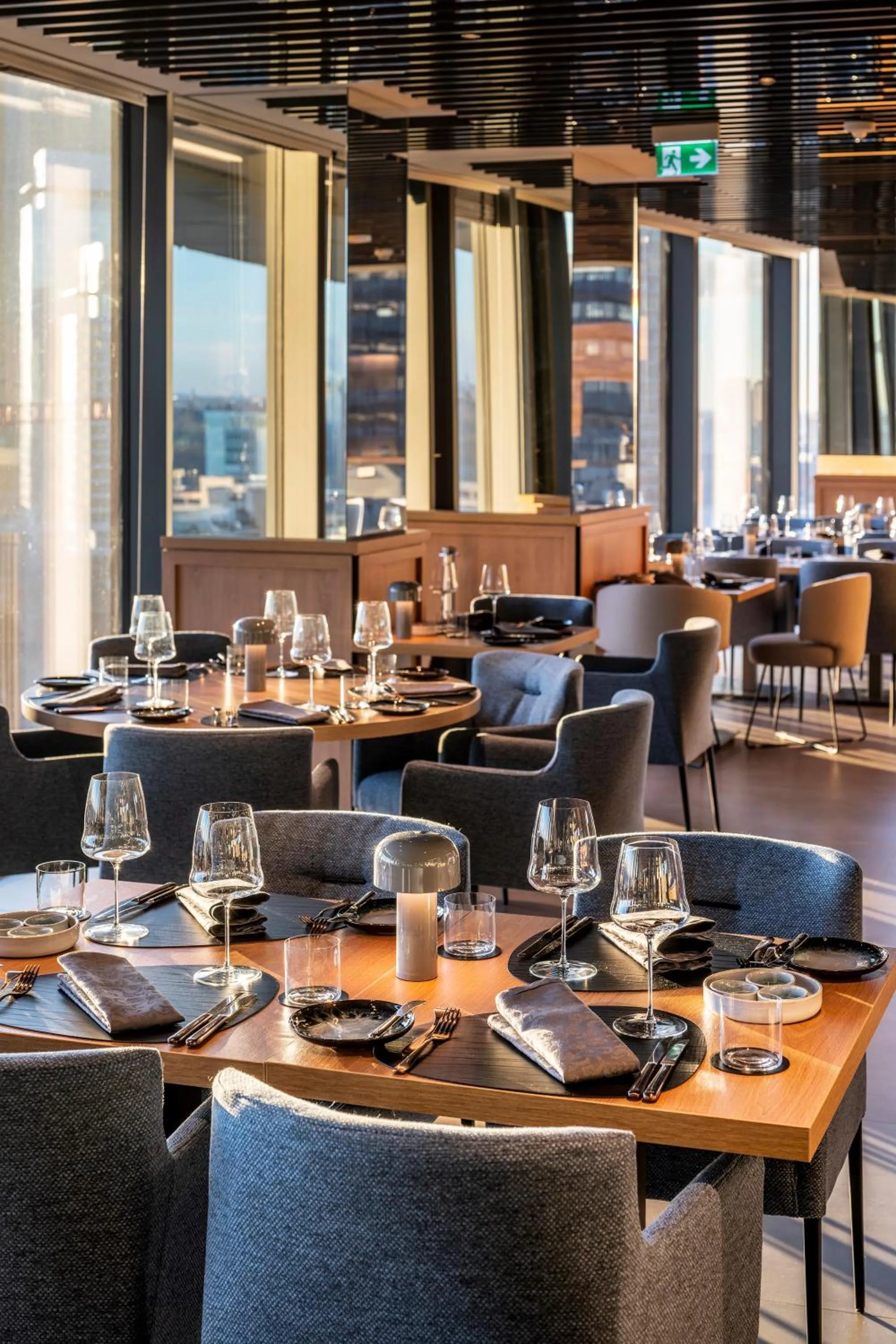 Restaurant/places to eat in Meliá Frankfurt City