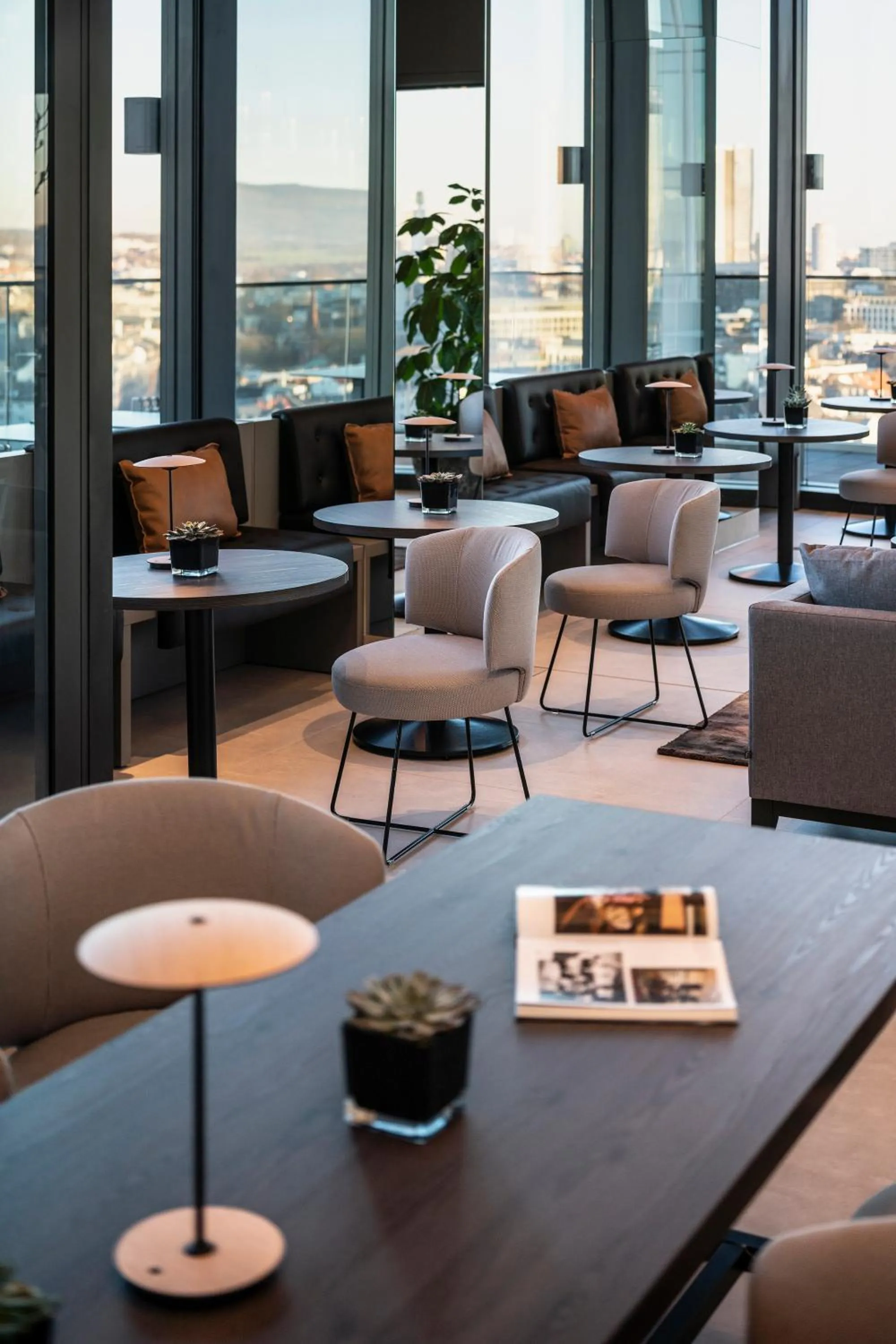 Lounge or bar in Meliá Frankfurt City