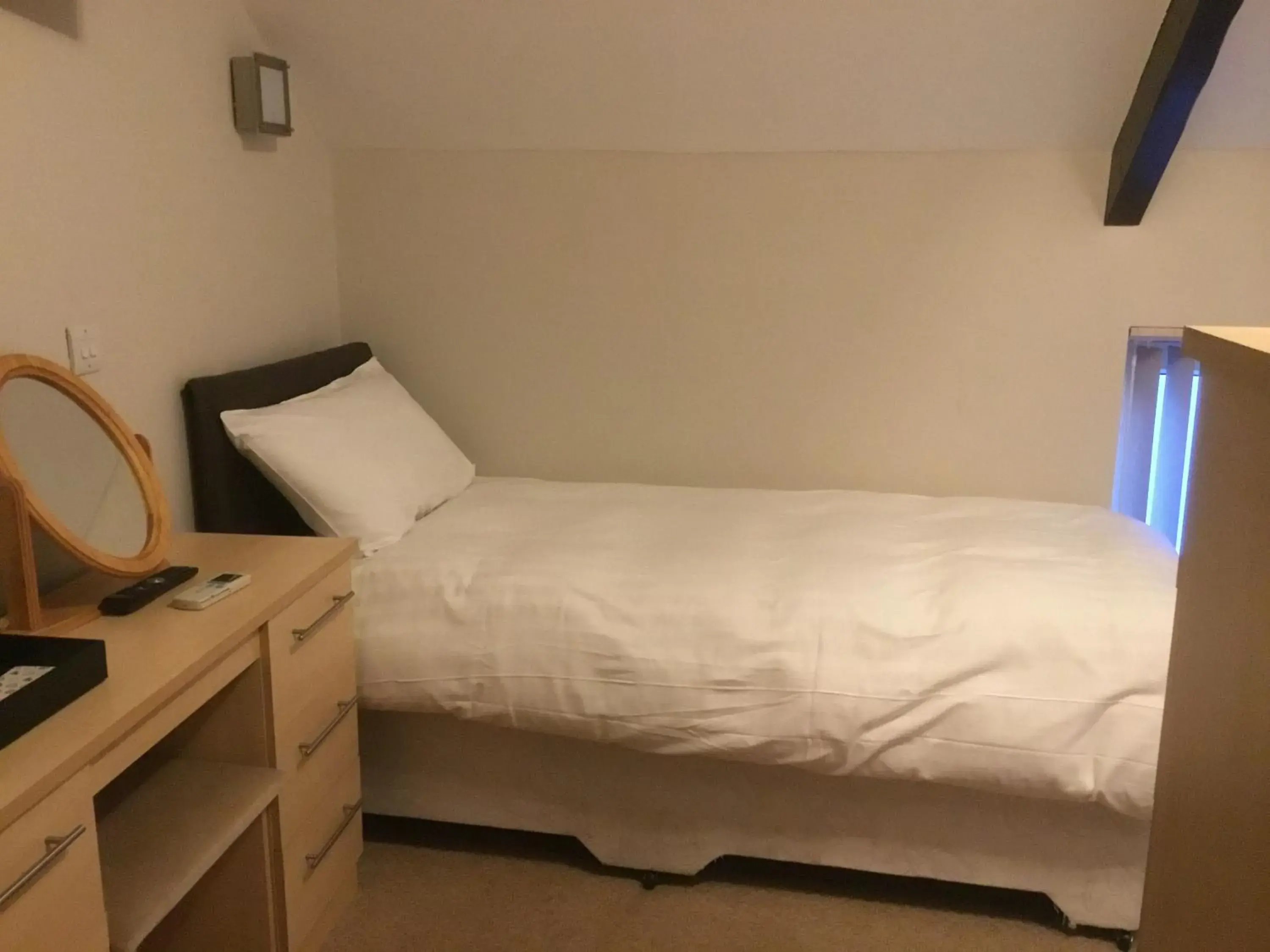 Twin Room - Disability Access in The Loco Twin Room - Disability Access in The Loco