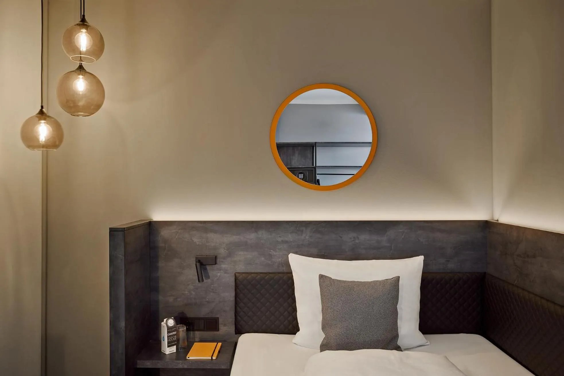 Photo of the whole room, Bed in THE SCOTTY Hotel Hamburg