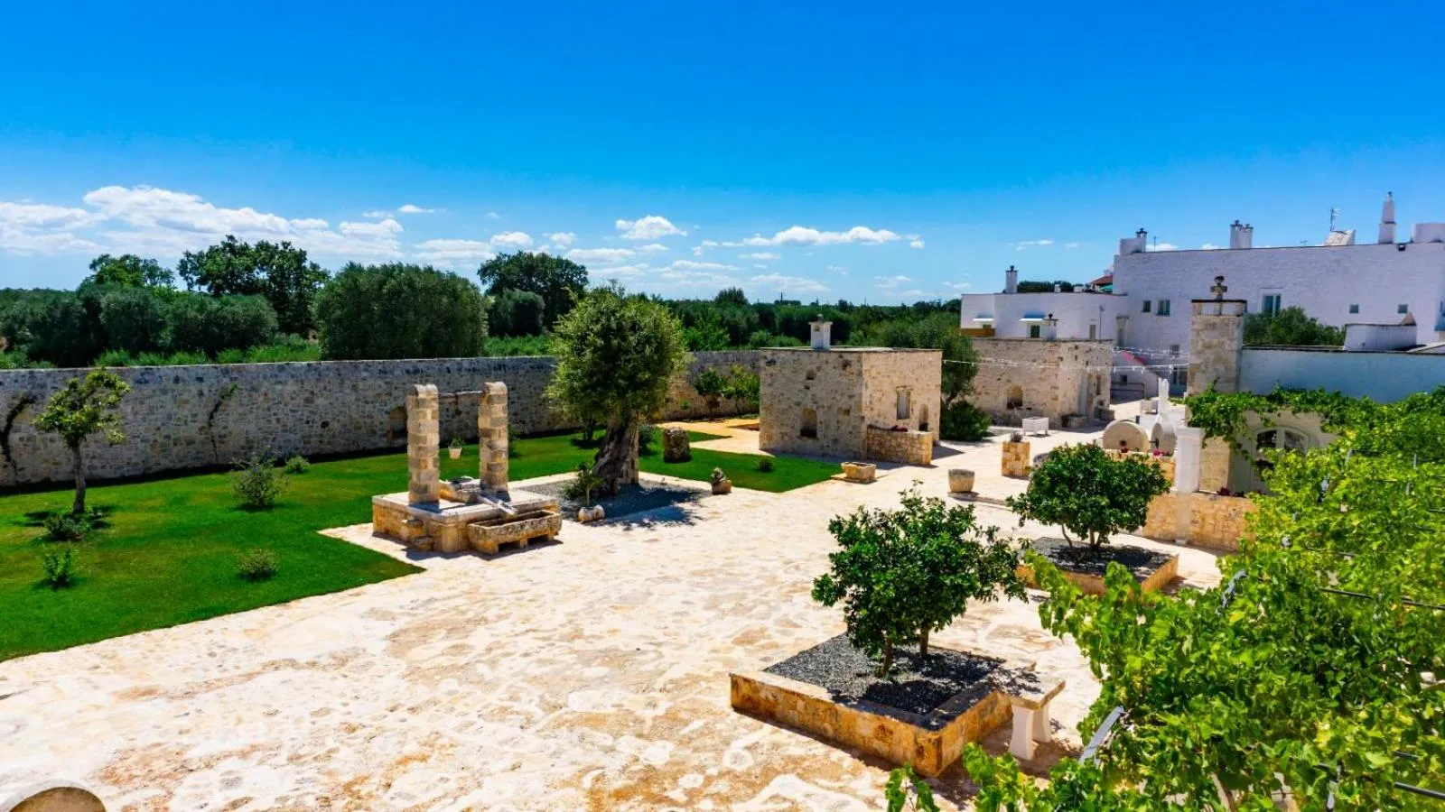 Garden in Masseria Ayroldi