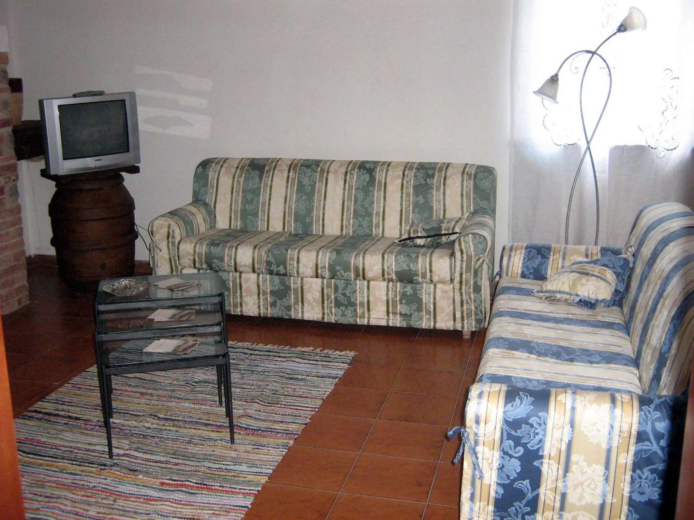 Communal lounge/ TV room in Certine Agriturismo