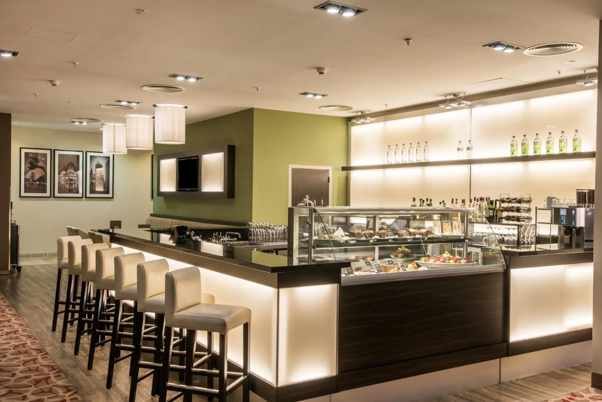 Lounge or bar in Crowne Plaza Berlin City Centre Ku'damm by IHG