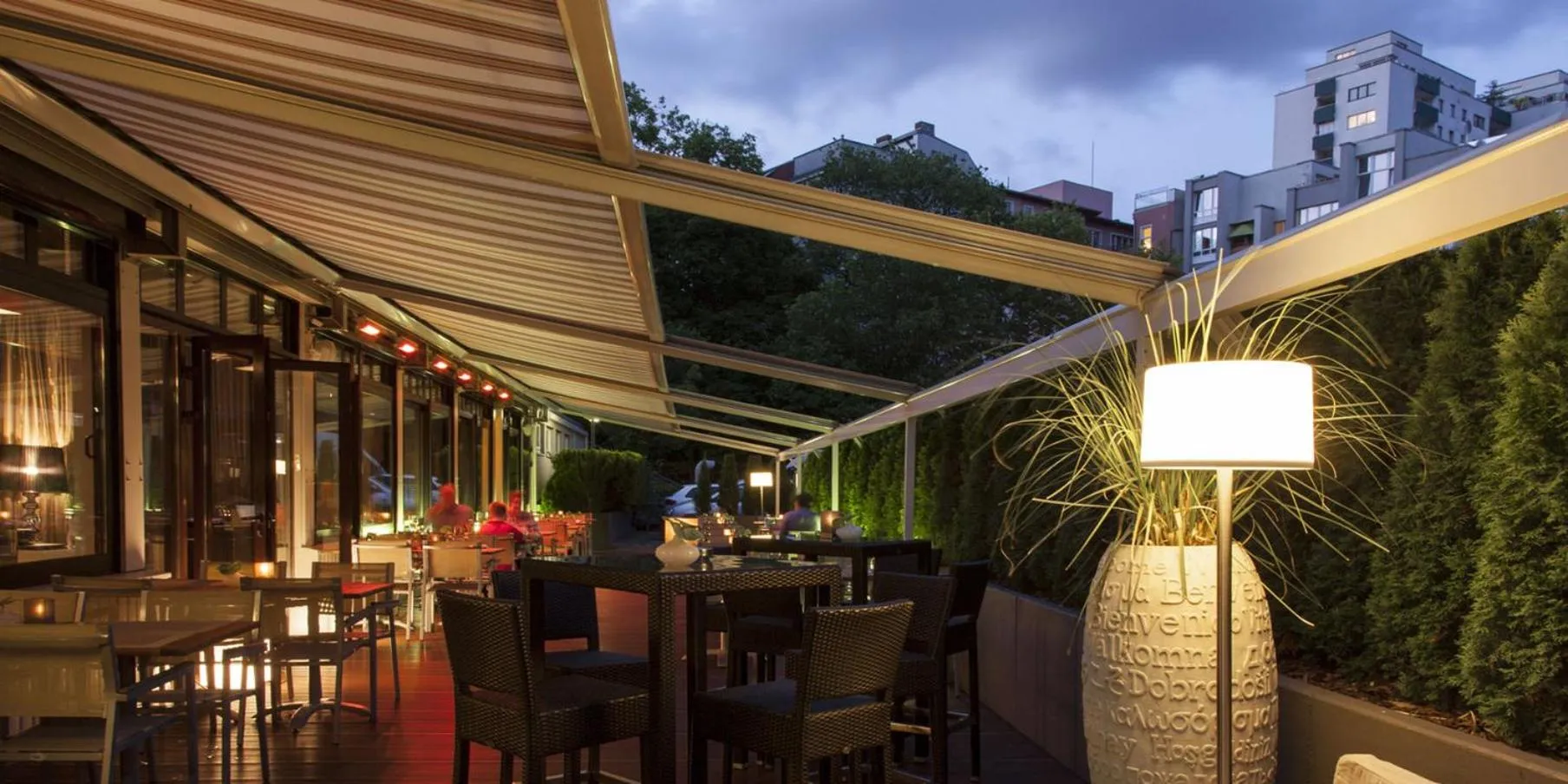 Lounge or bar in Crowne Plaza Berlin City Centre Ku'damm by IHG