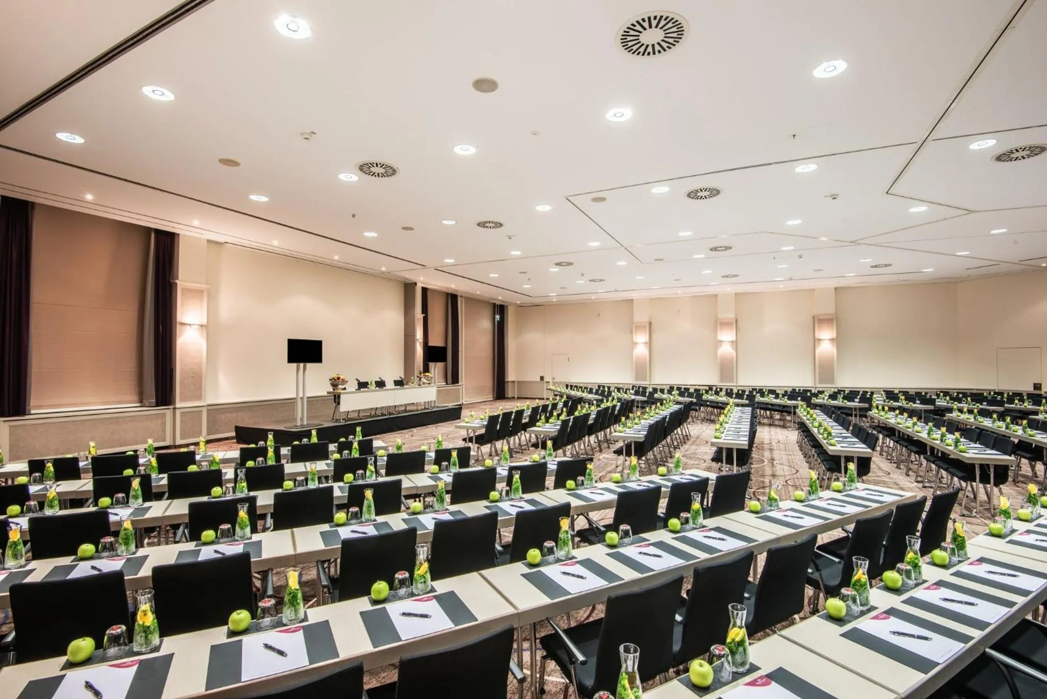 Meeting/conference room in Crowne Plaza Berlin City Centre Ku'damm by IHG