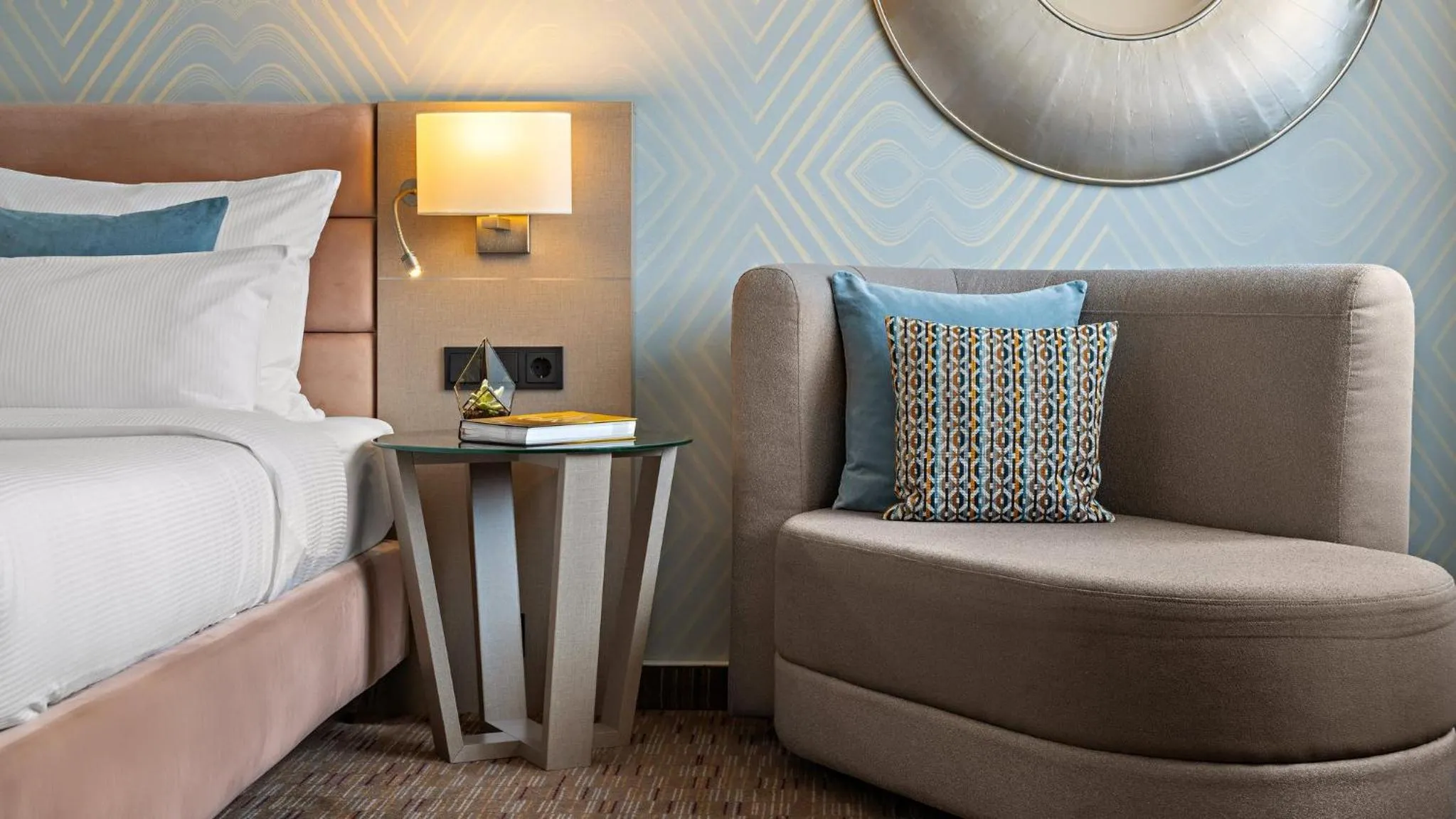 Bedroom, Bed in Crowne Plaza Berlin City Centre Ku'damm by IHG