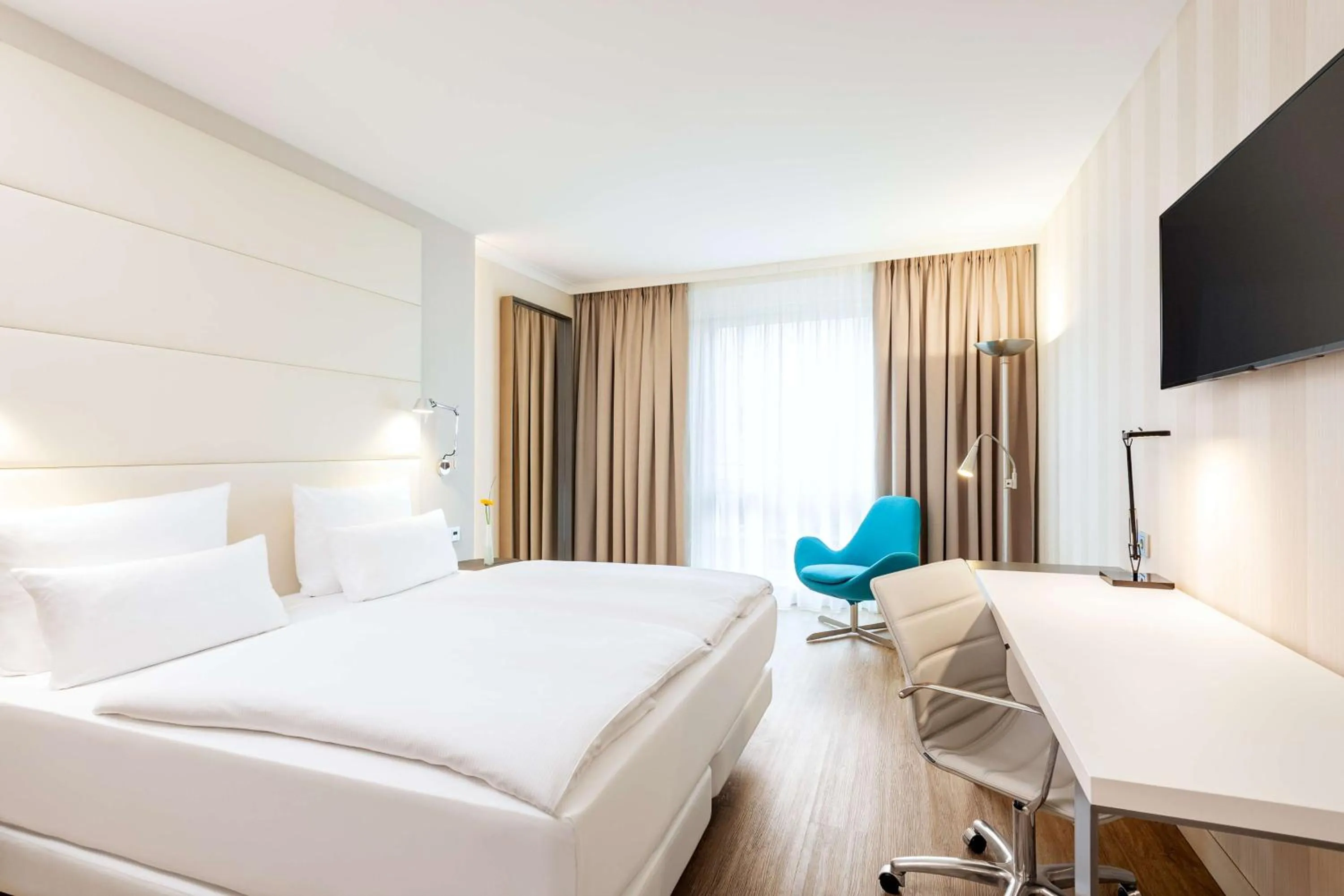 Bedroom, Bed in NH Berlin Alexanderplatz