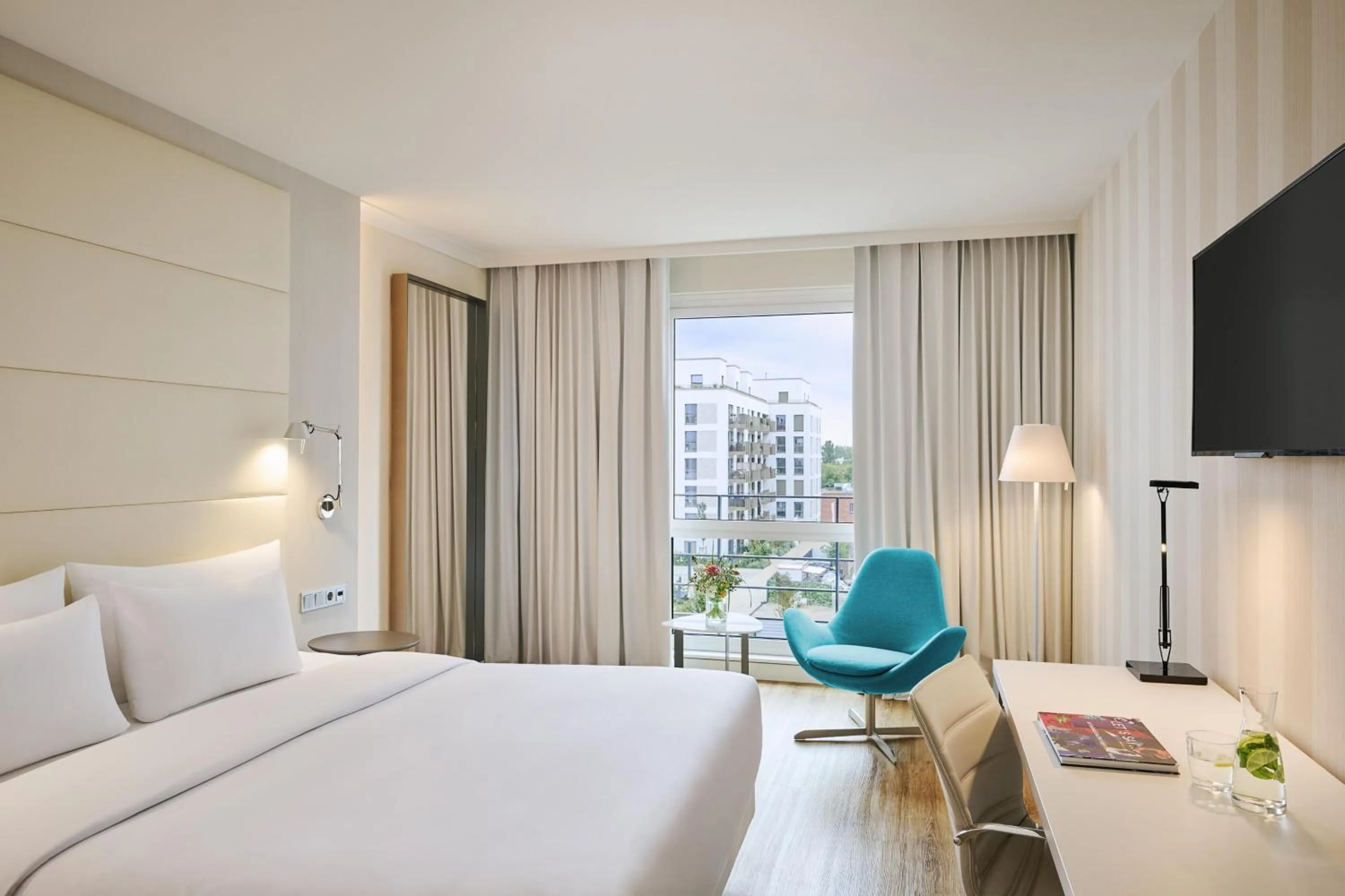 Bedroom, Bed in NH Berlin Alexanderplatz