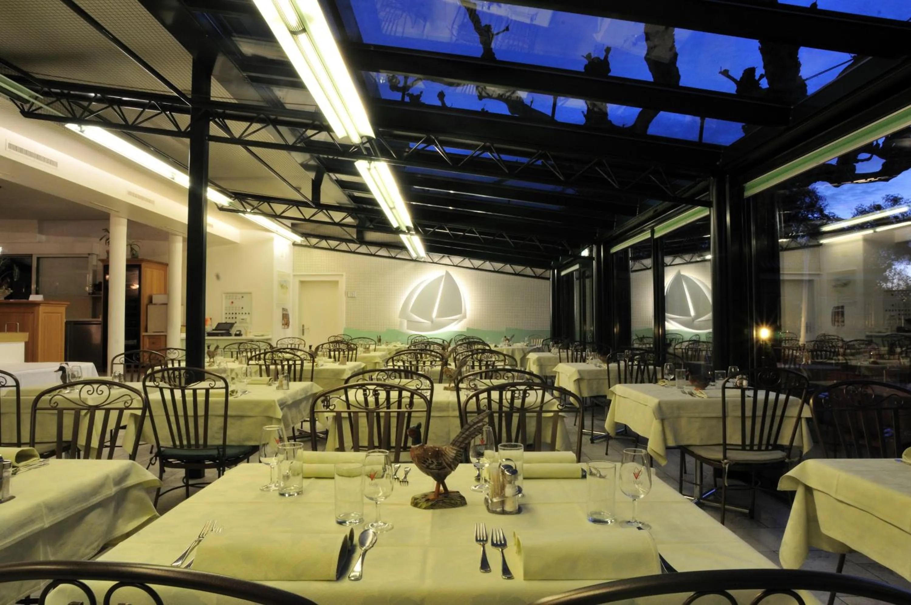 Restaurant/places to eat in Hôtel Restaurant Cave Bel-Air