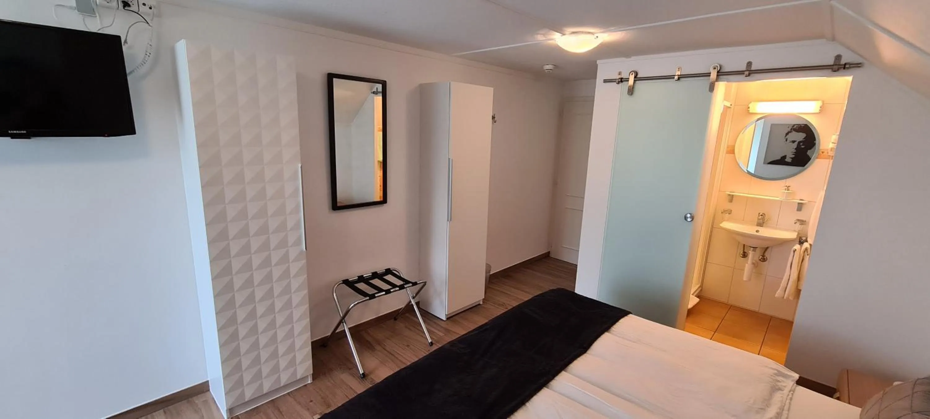 Bed in Hôtel Restaurant Cave Bel-Air